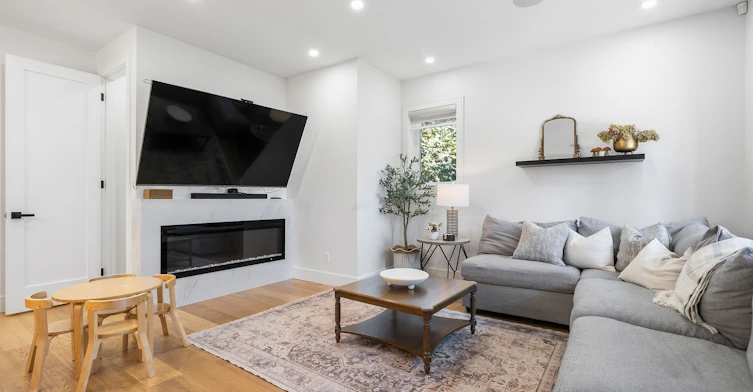 42 Woolton Crescent, Toronto, ON, M6M 4K9 - 2