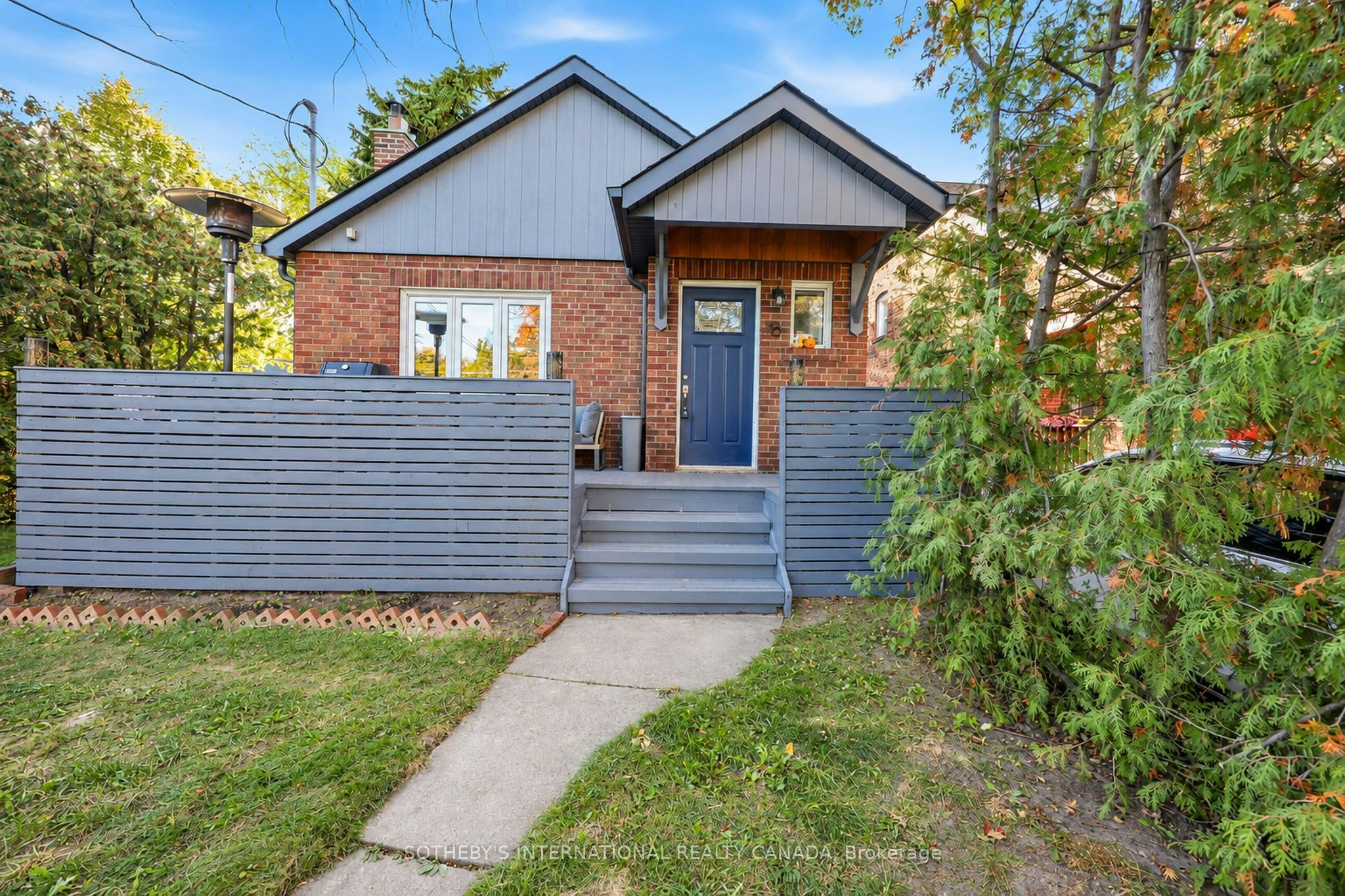 16 Smithfield Drive, Toronto, ON, M8Y 3M2