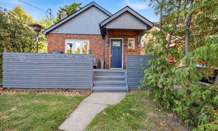 16 Smithfield Drive