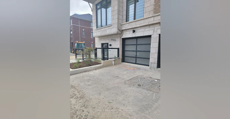 216-30 Halliford Place, Brampton, ON, L6P 0N5 - 2