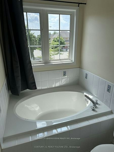 5960 Algarve Drive, Mississauga, ON, L5M 6Y7 - 4