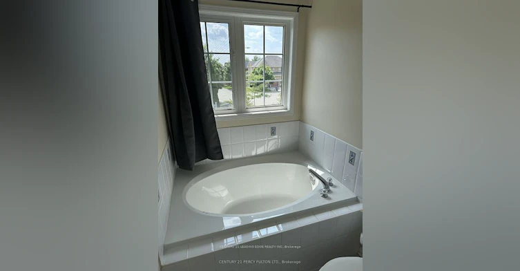 5960 Algarve Drive, Mississauga, ON, L5M 6Y7 - 4