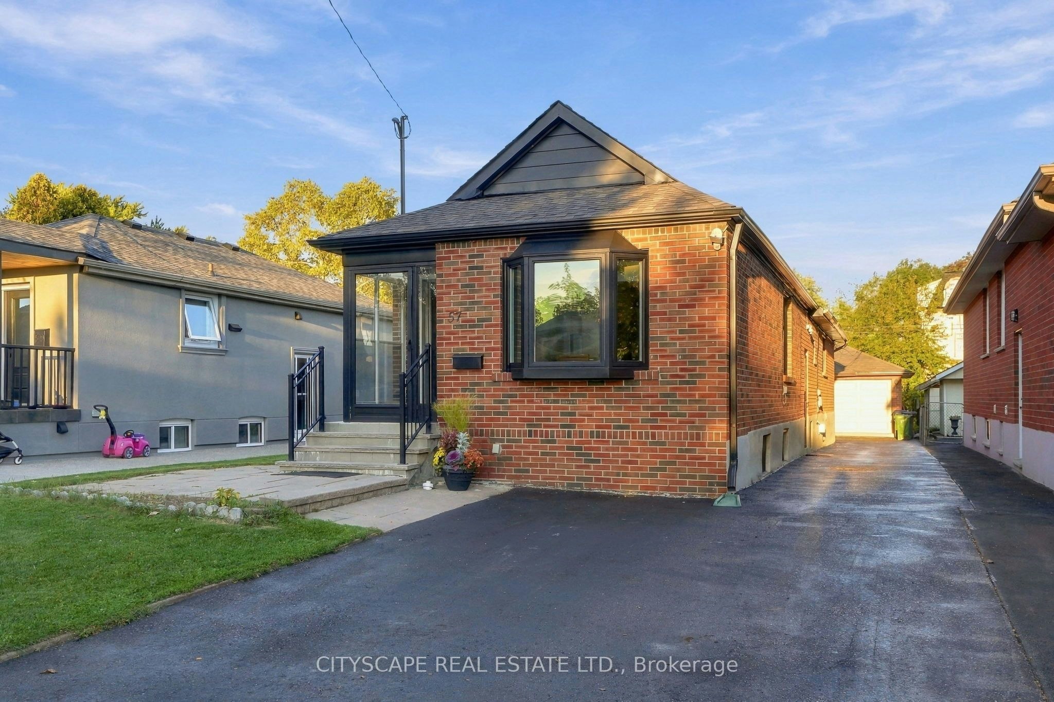 57 O'donnell Avenue, Toronto, ON, M8Z 3Y1