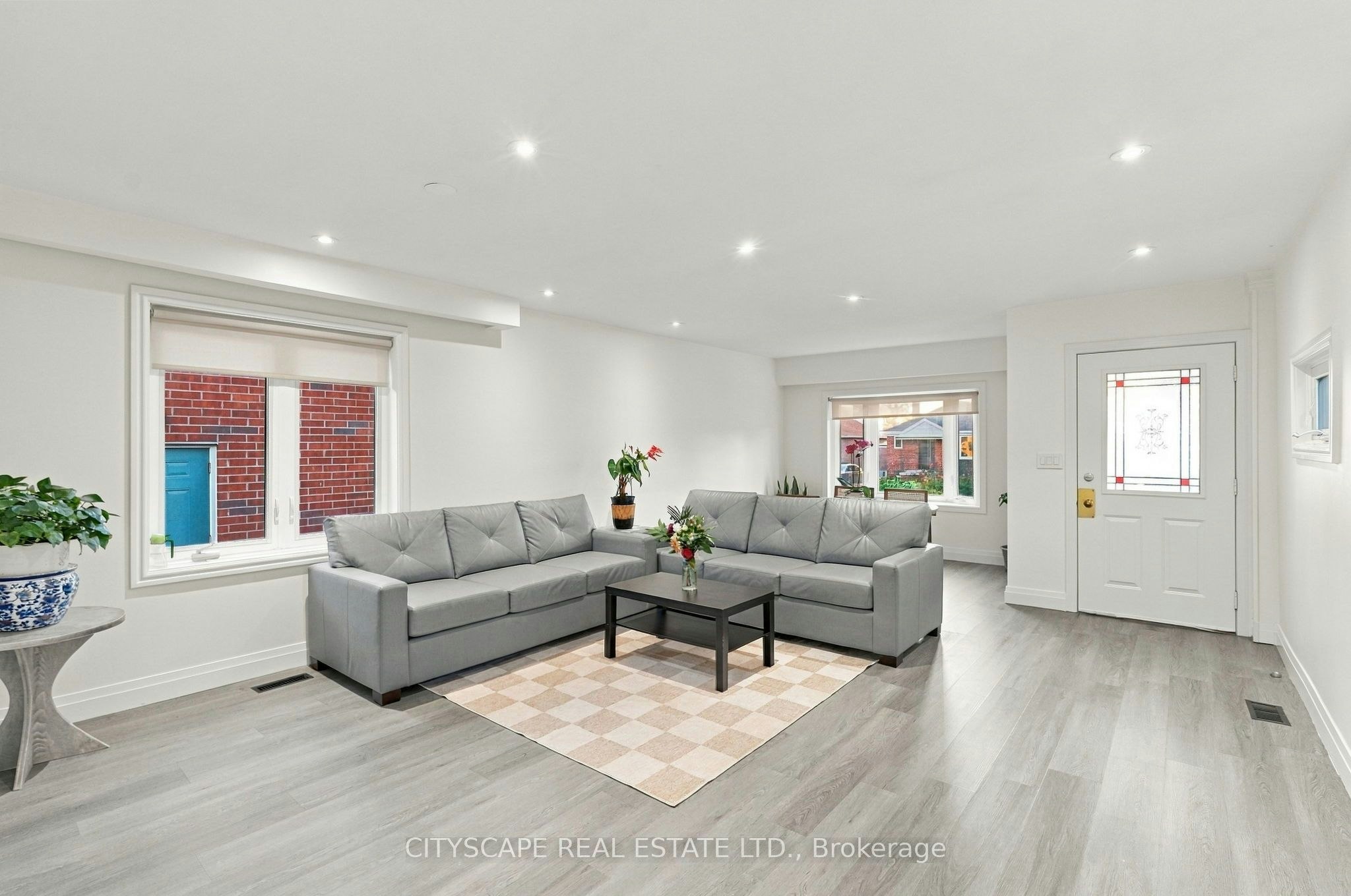 57 O'donnell Avenue, Toronto, ON, M8Z 3Y1