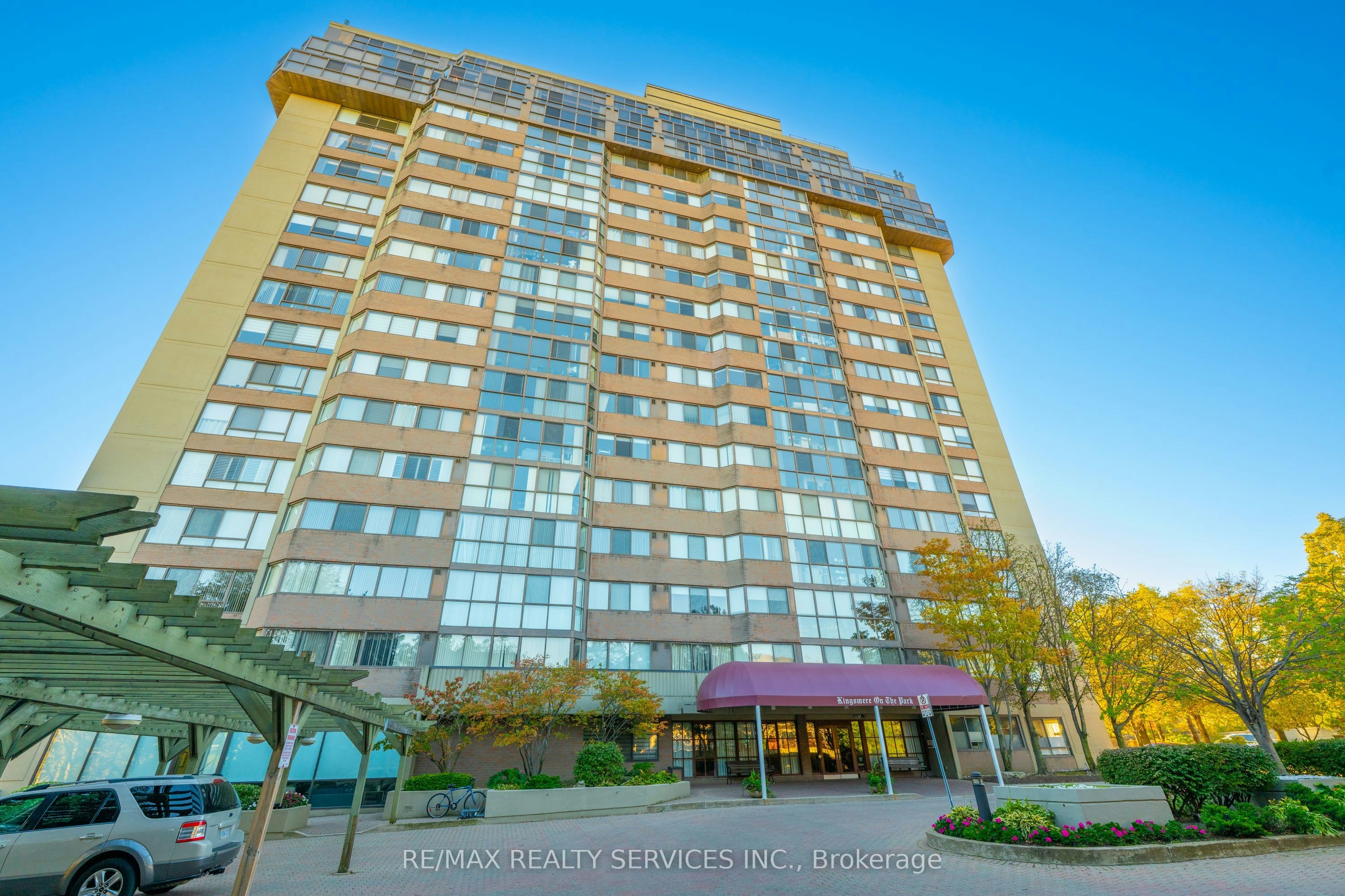 1104-880 Dundas Street W, Mississauga, ON, L5C 4H3