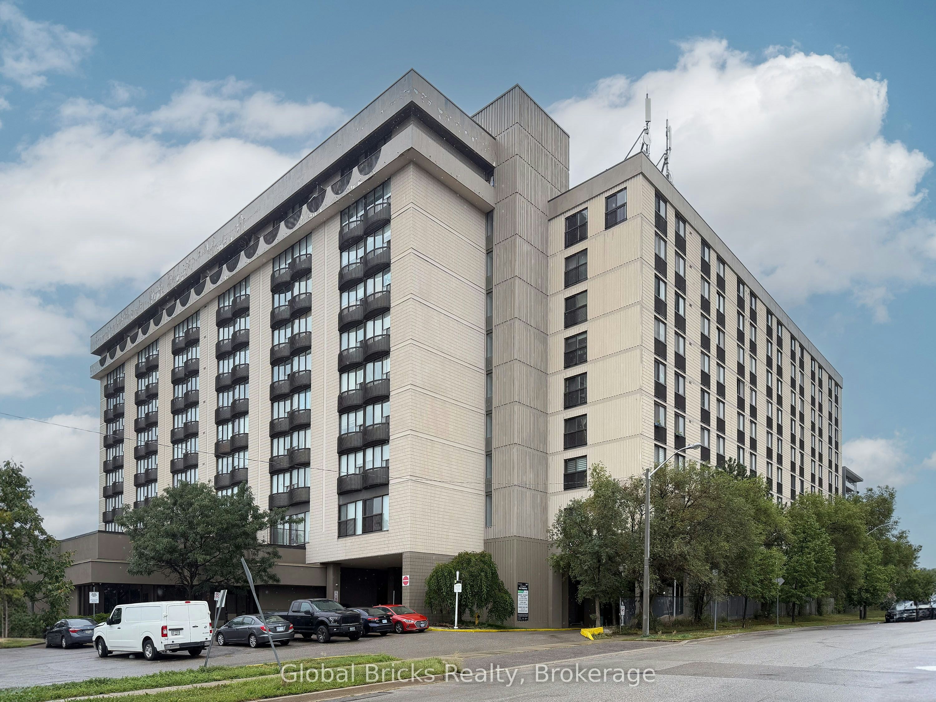 901-2737 Keele Street, Toronto, ON, M3M 2E9