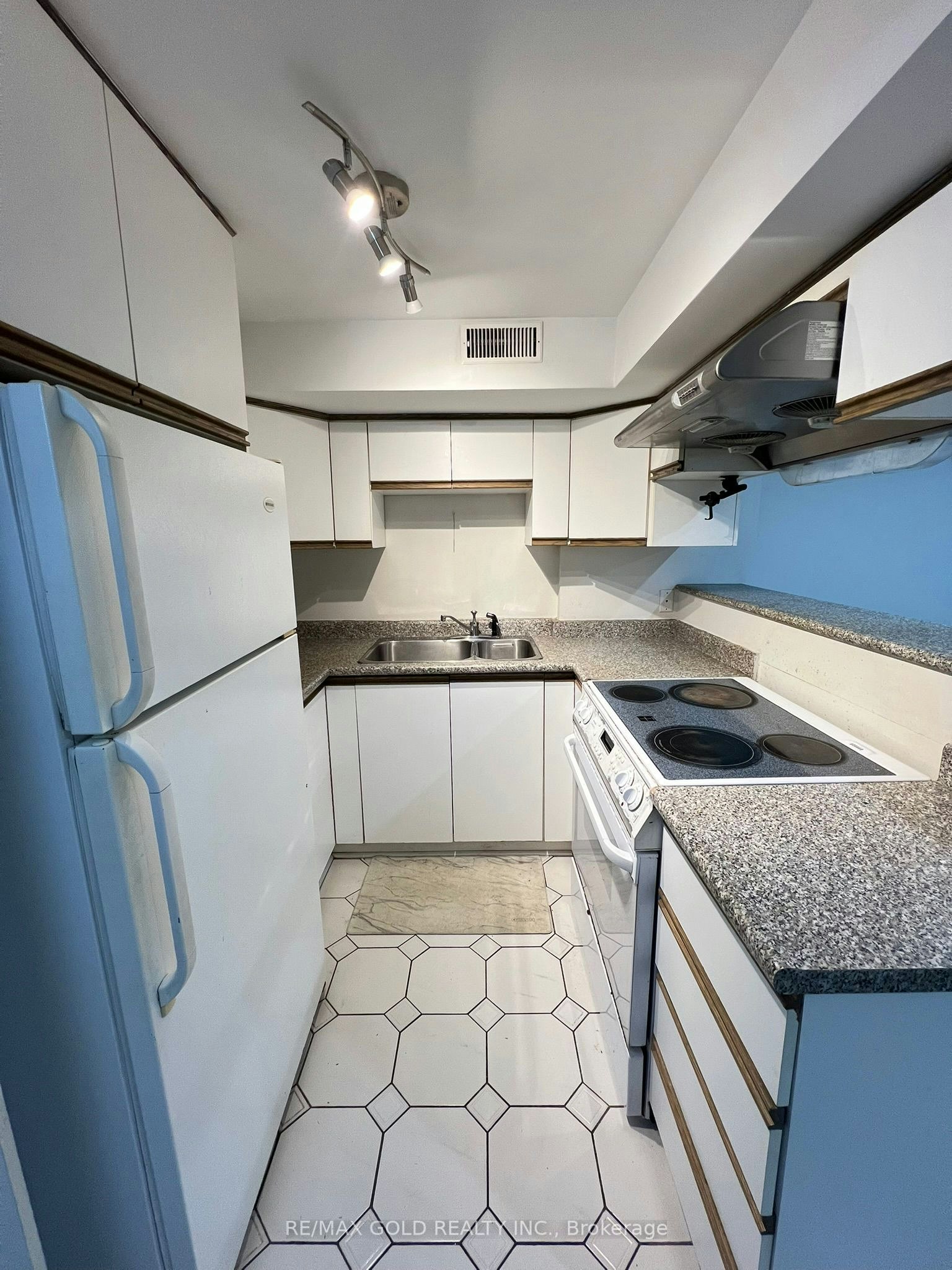 199 Sunforest Drive, Brampton, ON, L6Z 4S7 - 9