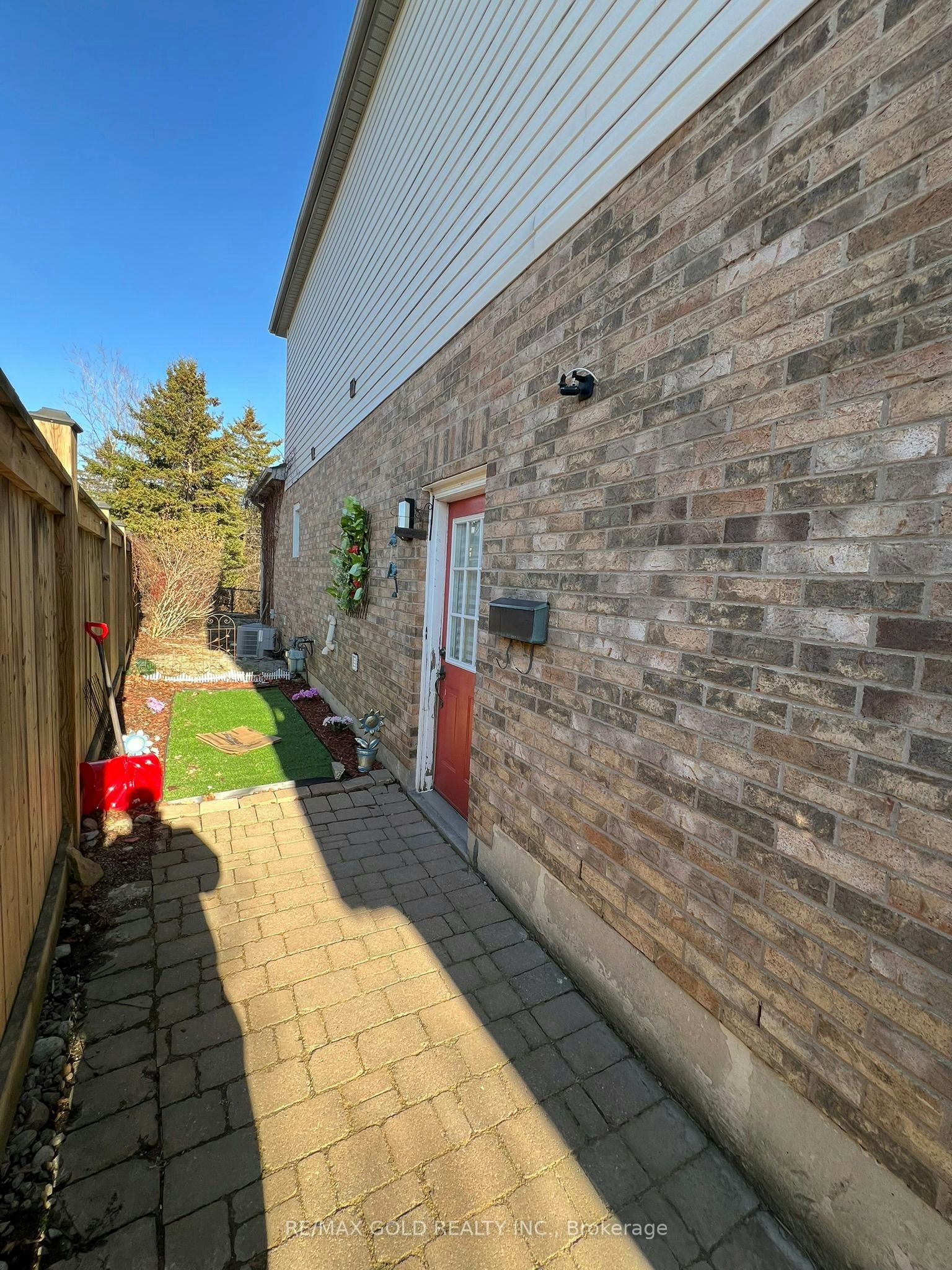 199 Sunforest Drive, Brampton, ON, L6Z 4S7 - 2