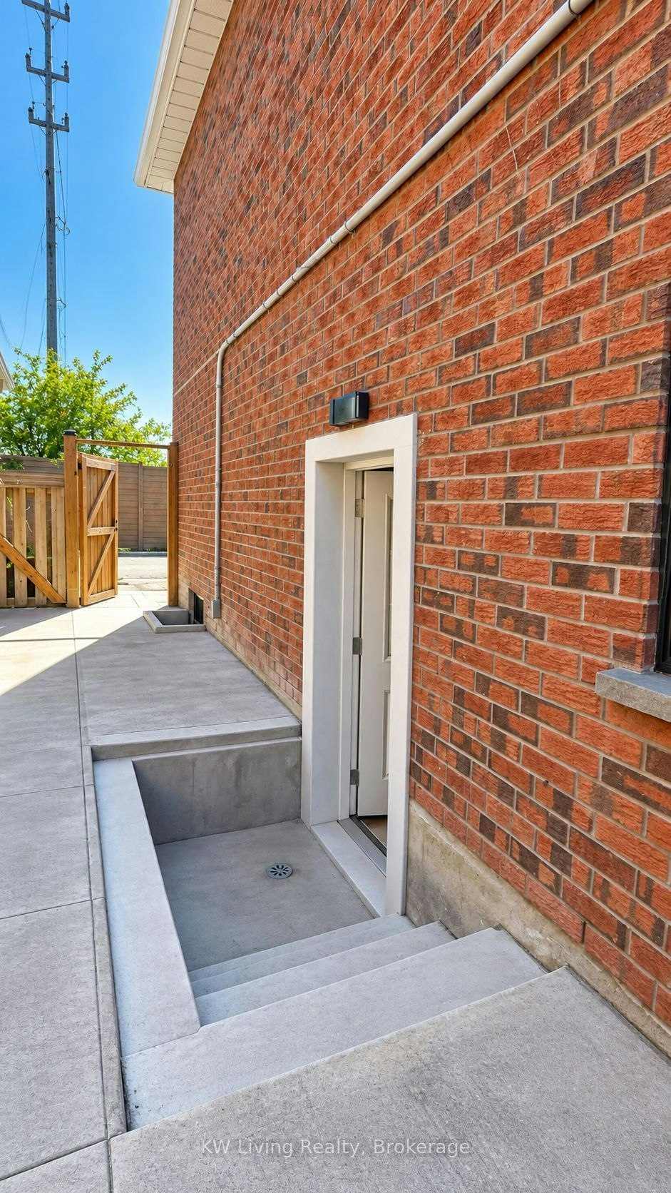 4361 Violet Road, Mississauga, ON, L5V 1J8 - 2