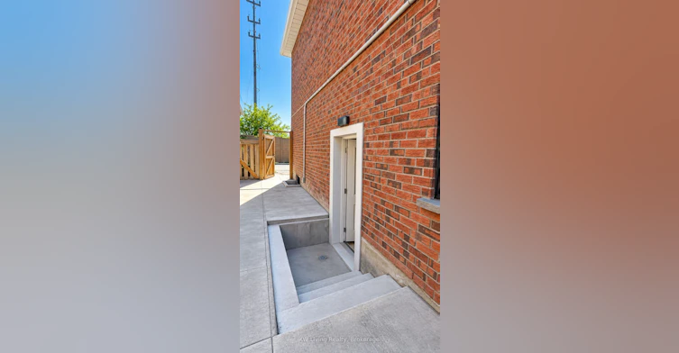 4361 Violet Road, Mississauga, ON, L5V 1J8 - 2