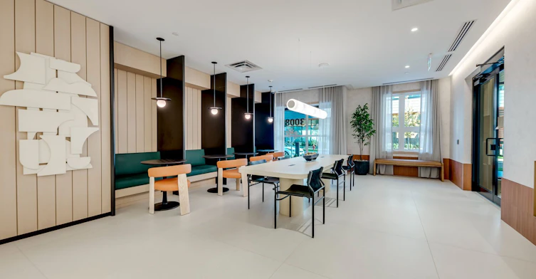 221-3008 William Cutmore Boulevard, Oakville, ON, L6H 8E7 - 3