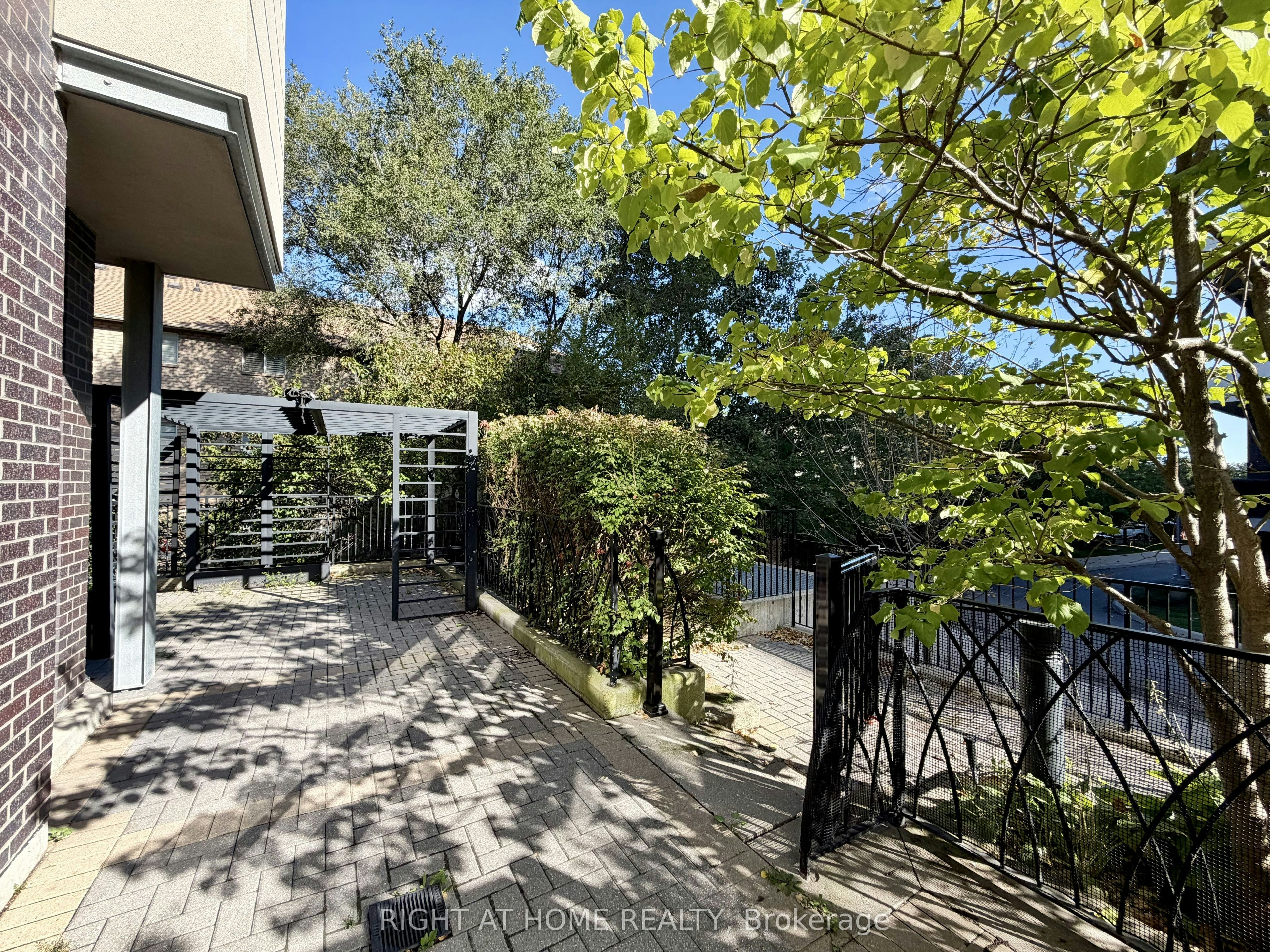 TH 1-15 Valhalla Inn Road, Toronto, ON, M9B 1S9 - 26