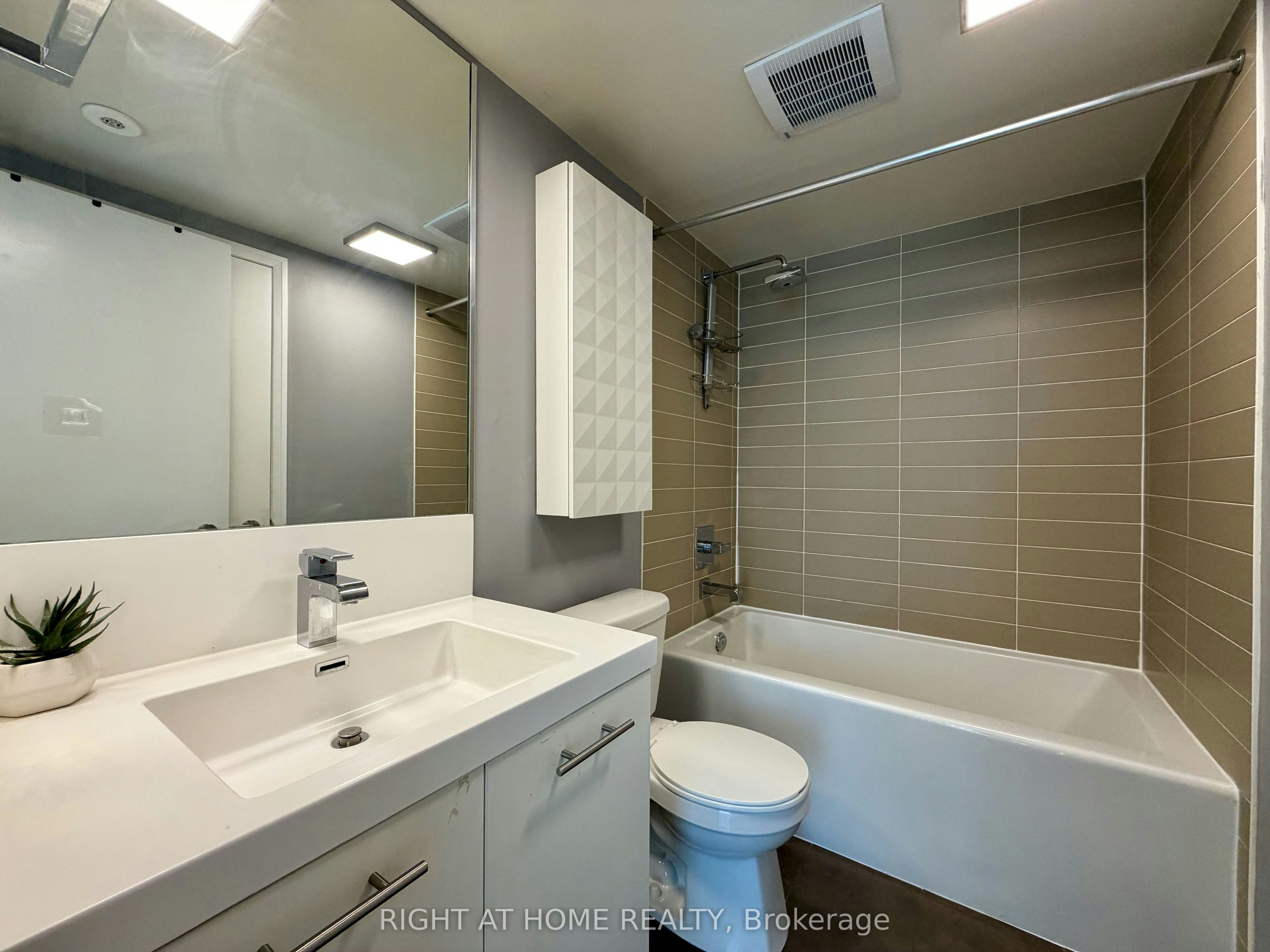 TH 1-15 Valhalla Inn Road, Toronto, ON, M9B 1S9 - 32