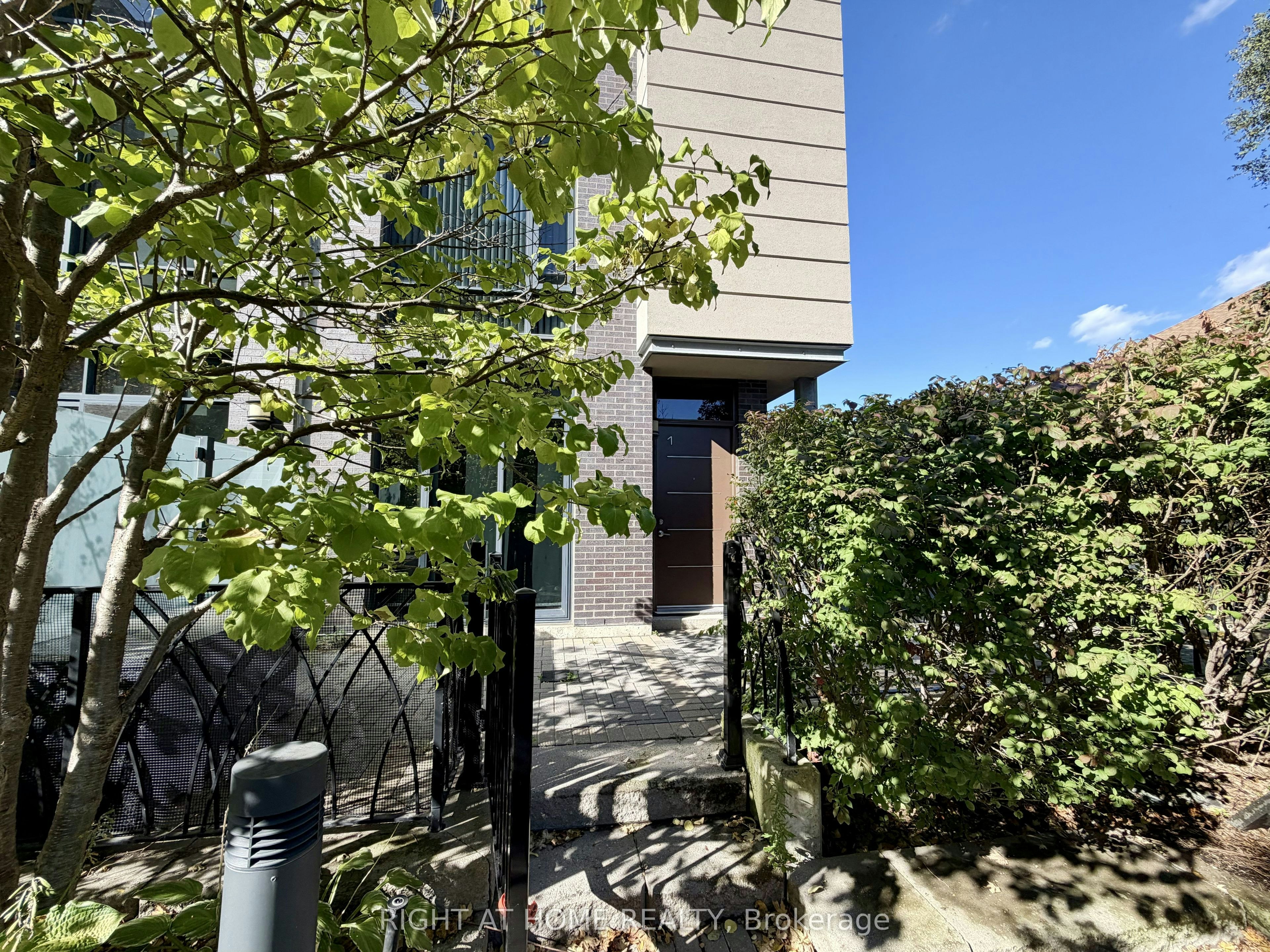 TH 1-15 Valhalla Inn Road, Toronto, ON, M9B 1S9 - 21