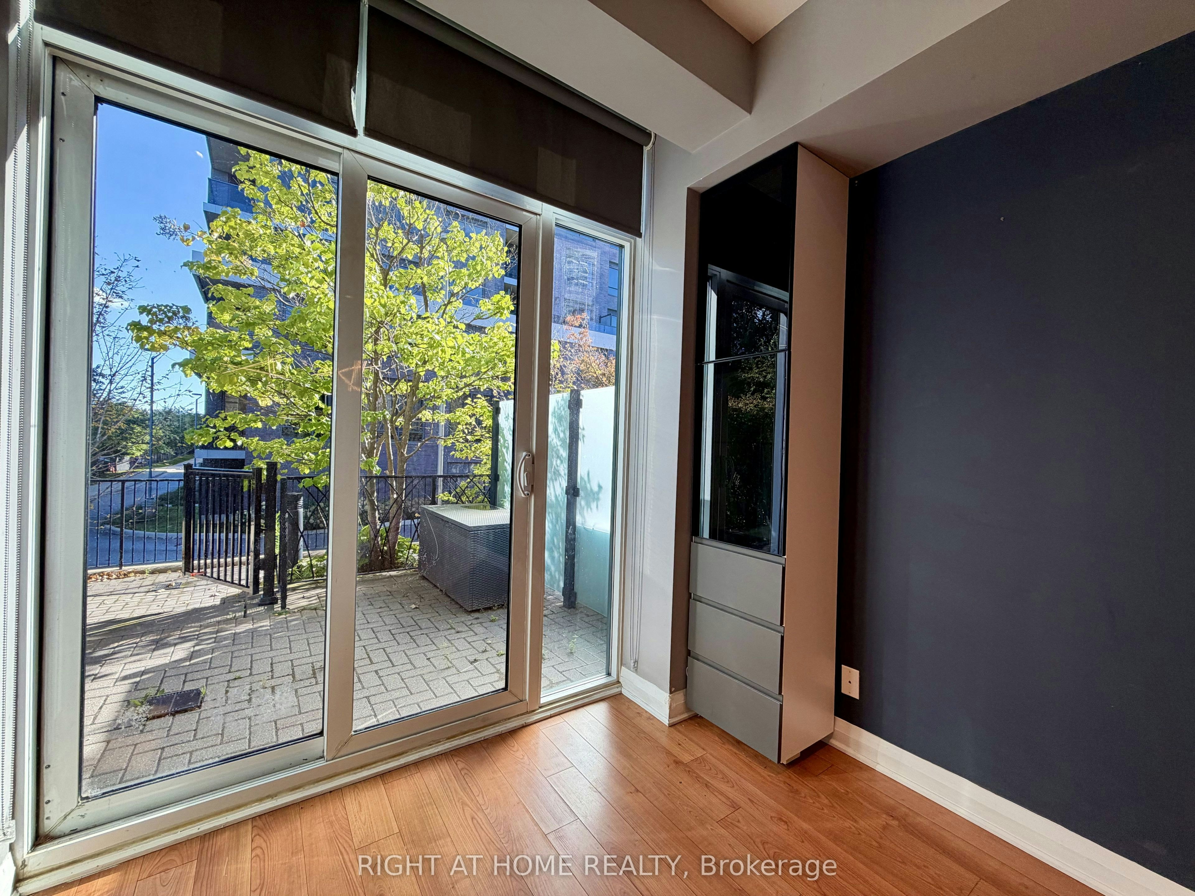 TH 1-15 Valhalla Inn Road, Toronto, ON, M9B 1S9 - 3