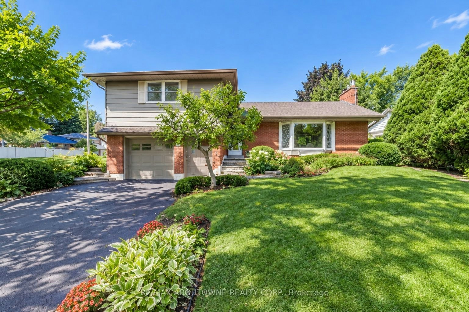 3143 South Drive, Burlington, ON, L7N 1H8