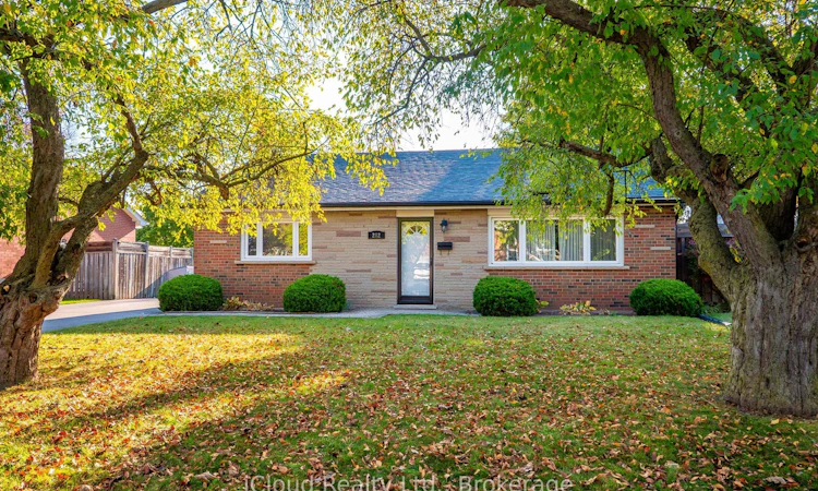 282 Kent Crescent