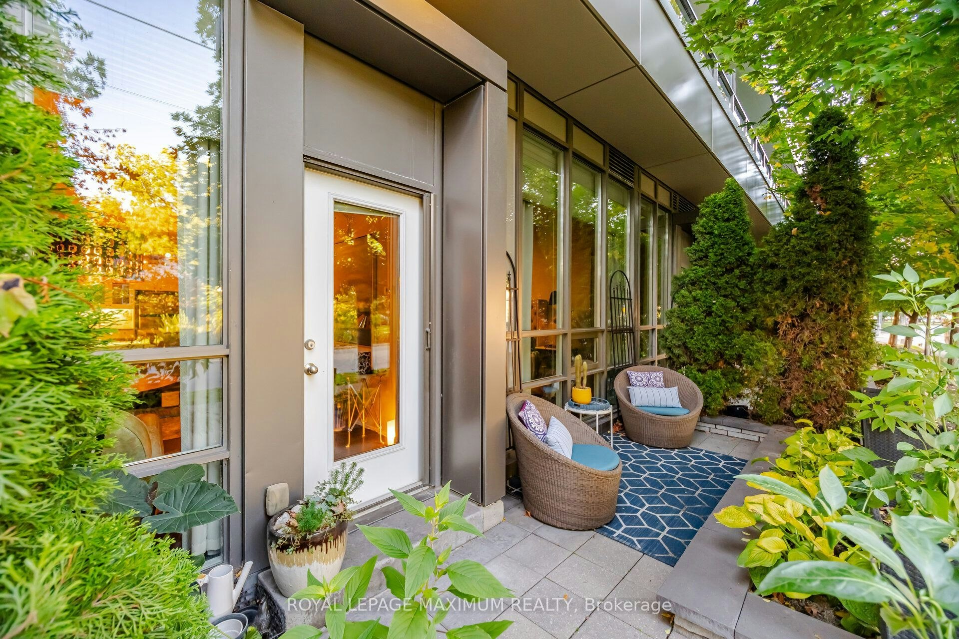 104-8 Fieldway Road, Toronto, ON, M8Z 0C3