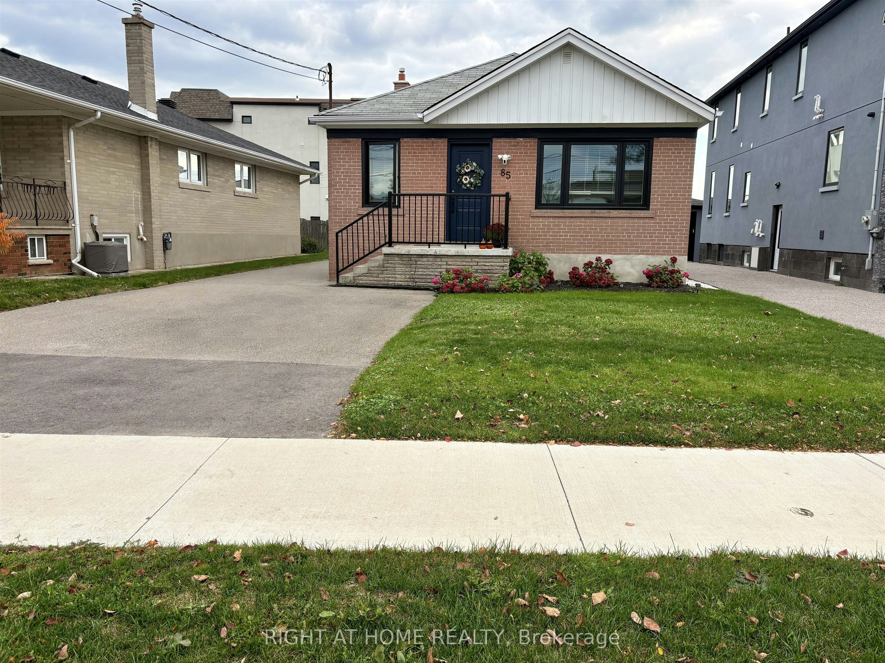 85 Floral Parkway, Toronto, ON, M6L 2C3
