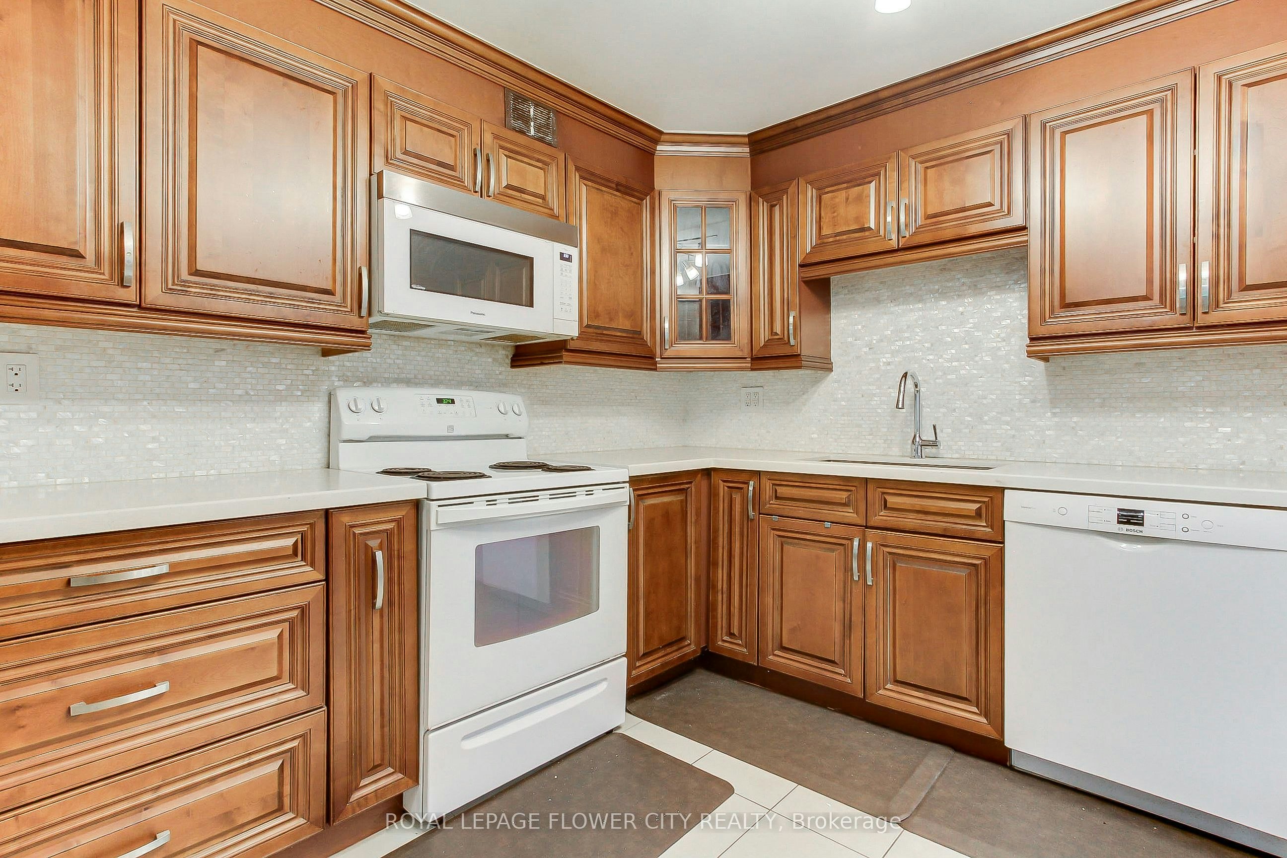103-1400 Dixie Road, Mississauga, ON, L5E 3E1 - 9