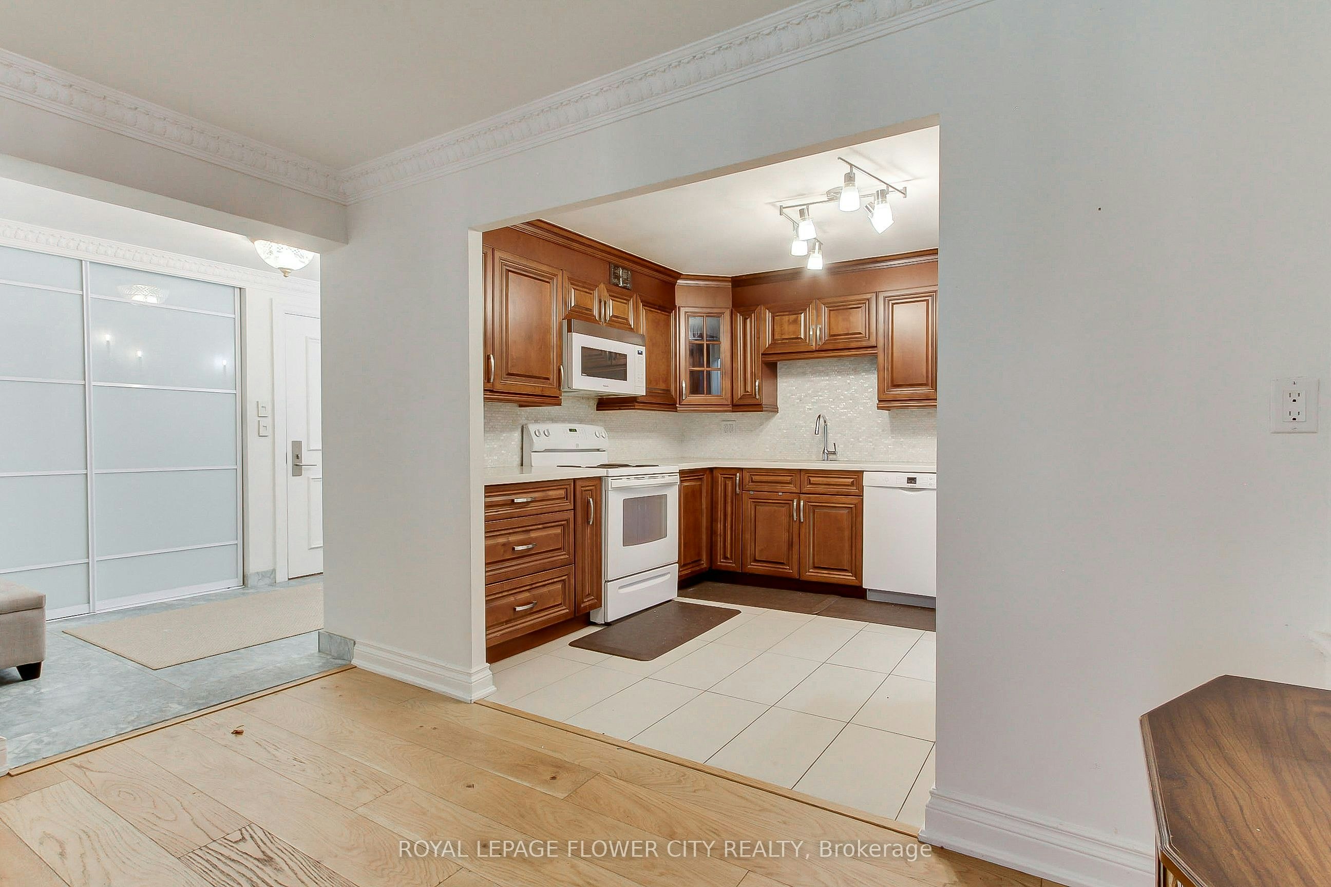 103-1400 Dixie Road, Mississauga, ON, L5E 3E1 - 7