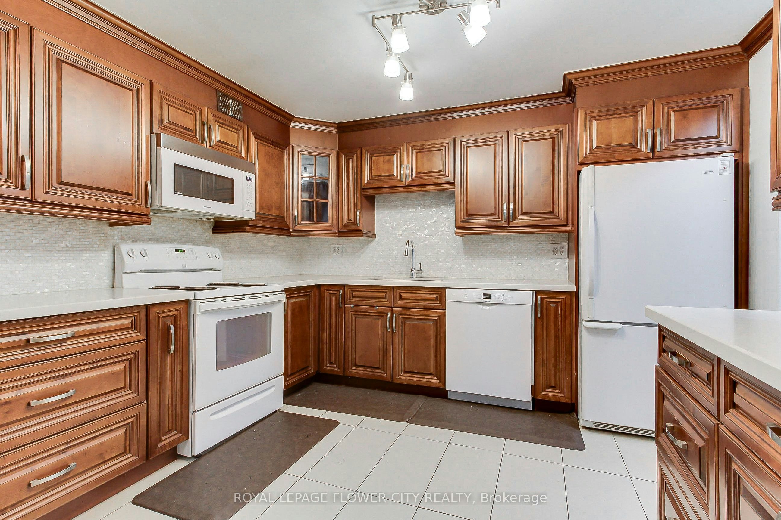 103-1400 Dixie Road, Mississauga, ON, L5E 3E1 - 8