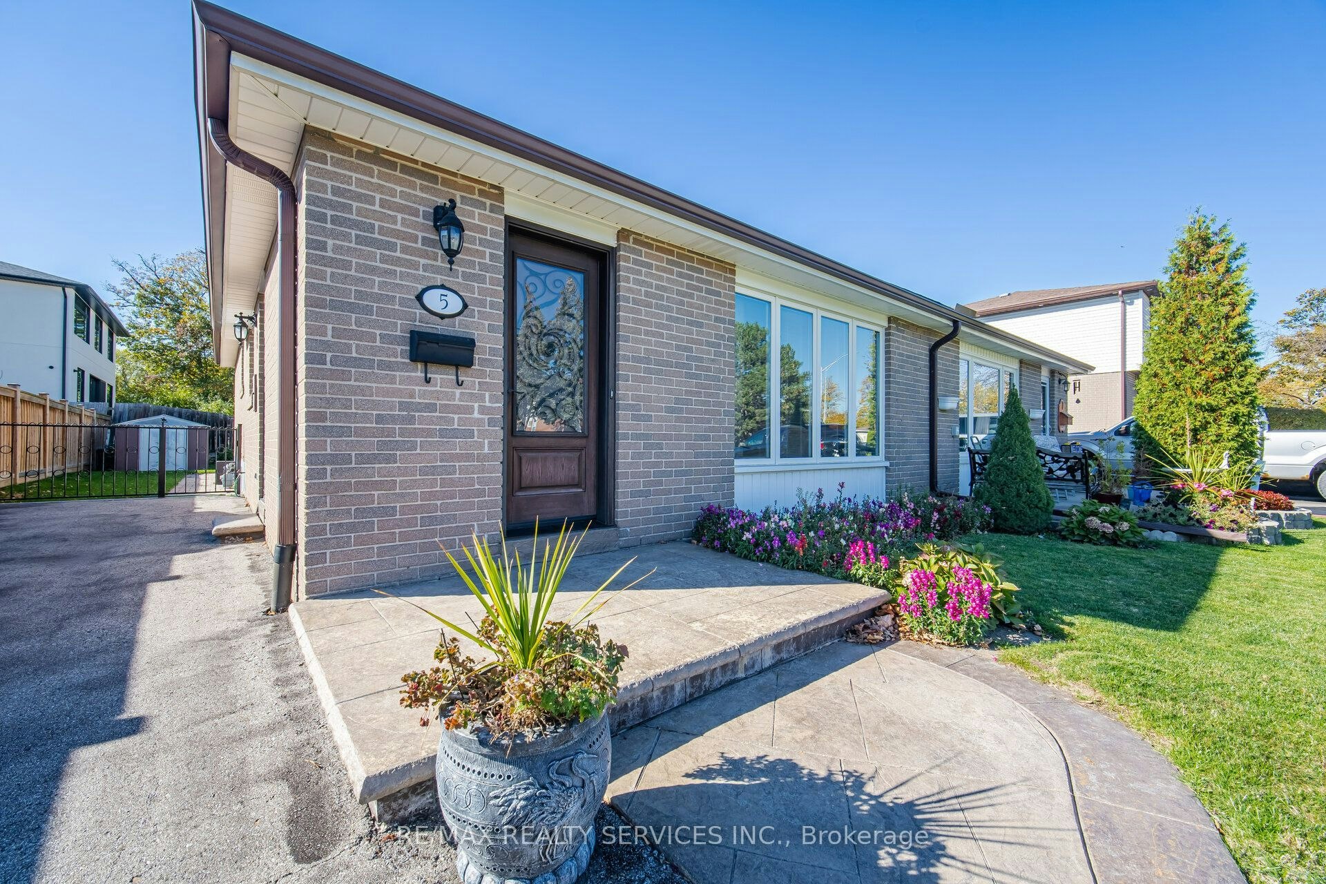 5 Drake Boulevard, Brampton, ON, L6T 3K7