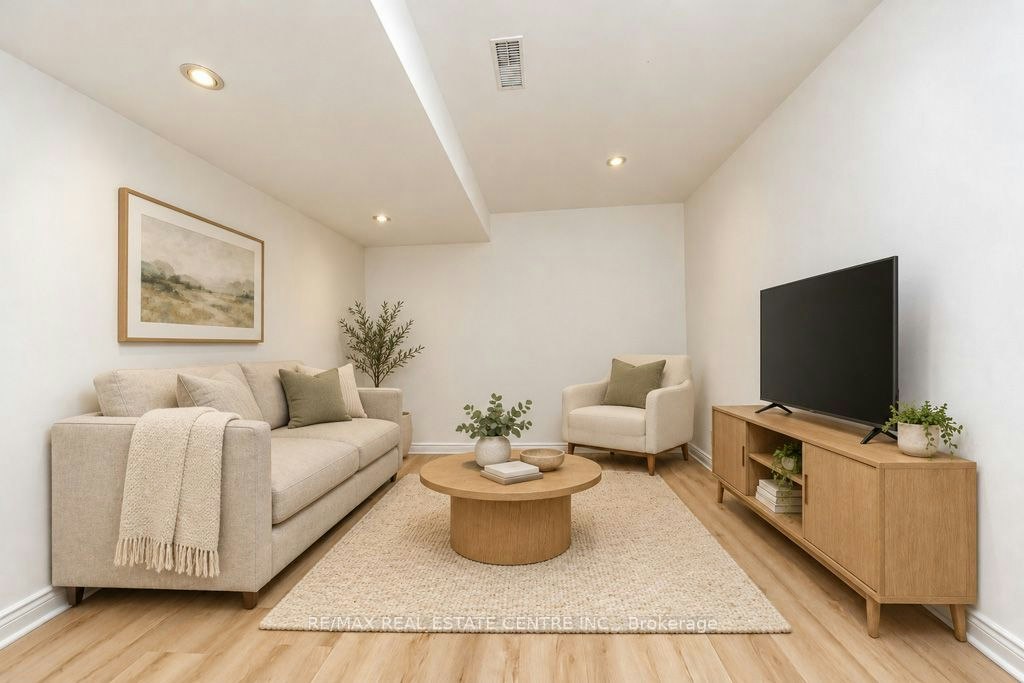 666 Madame Street, Mississauga, ON, L5W 1H1 - 7