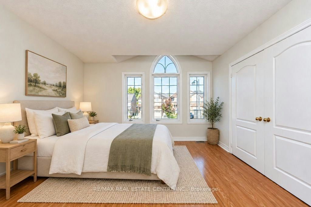 666 Madame Street, Mississauga, ON, L5W 1H1 - 4