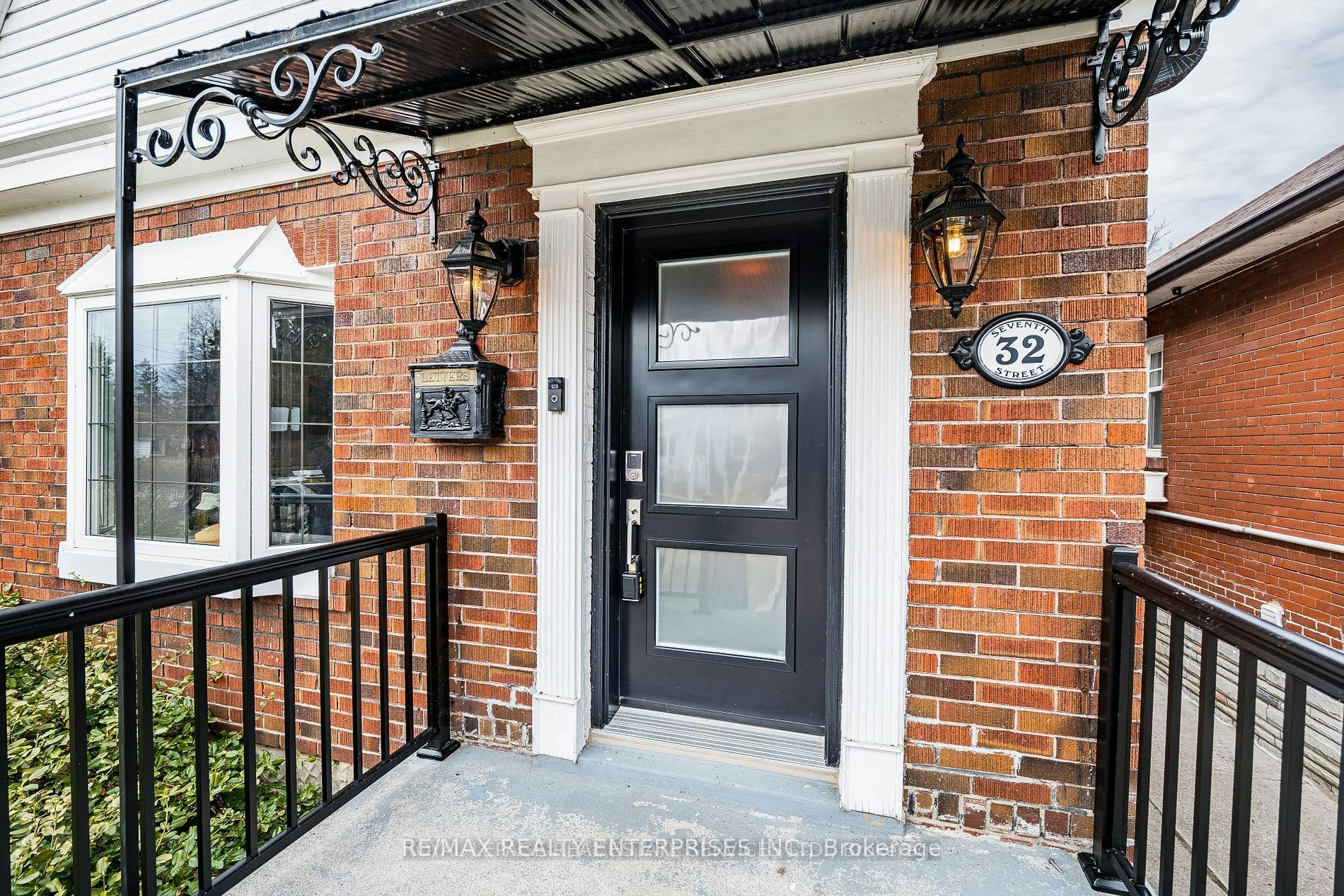 Upper Level-32 Seventh Street, Toronto, ON, M8V 3B2 - 3