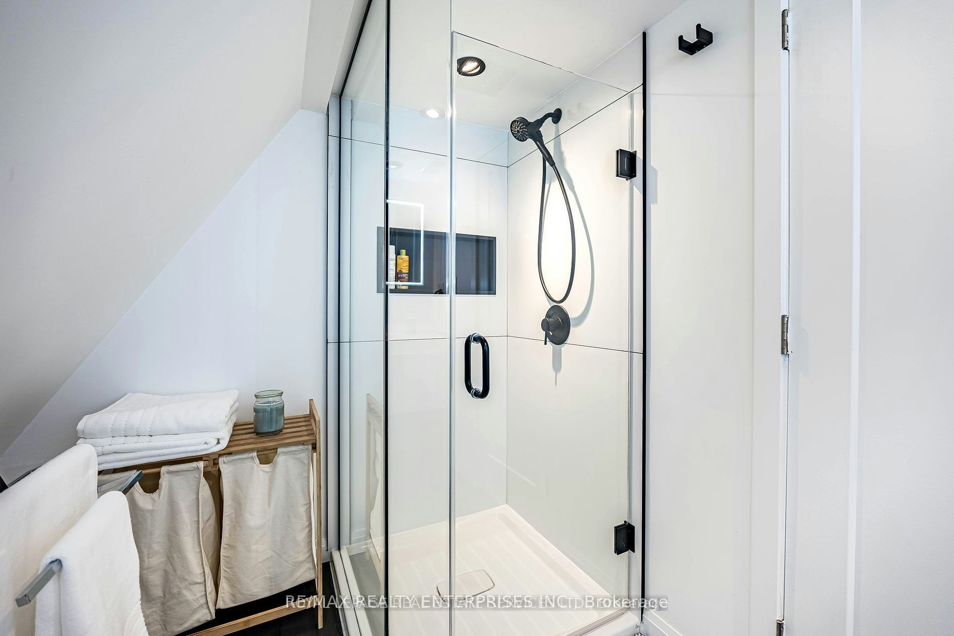 Upper Level-32 Seventh Street, Toronto, ON, M8V 3B2 - 10
