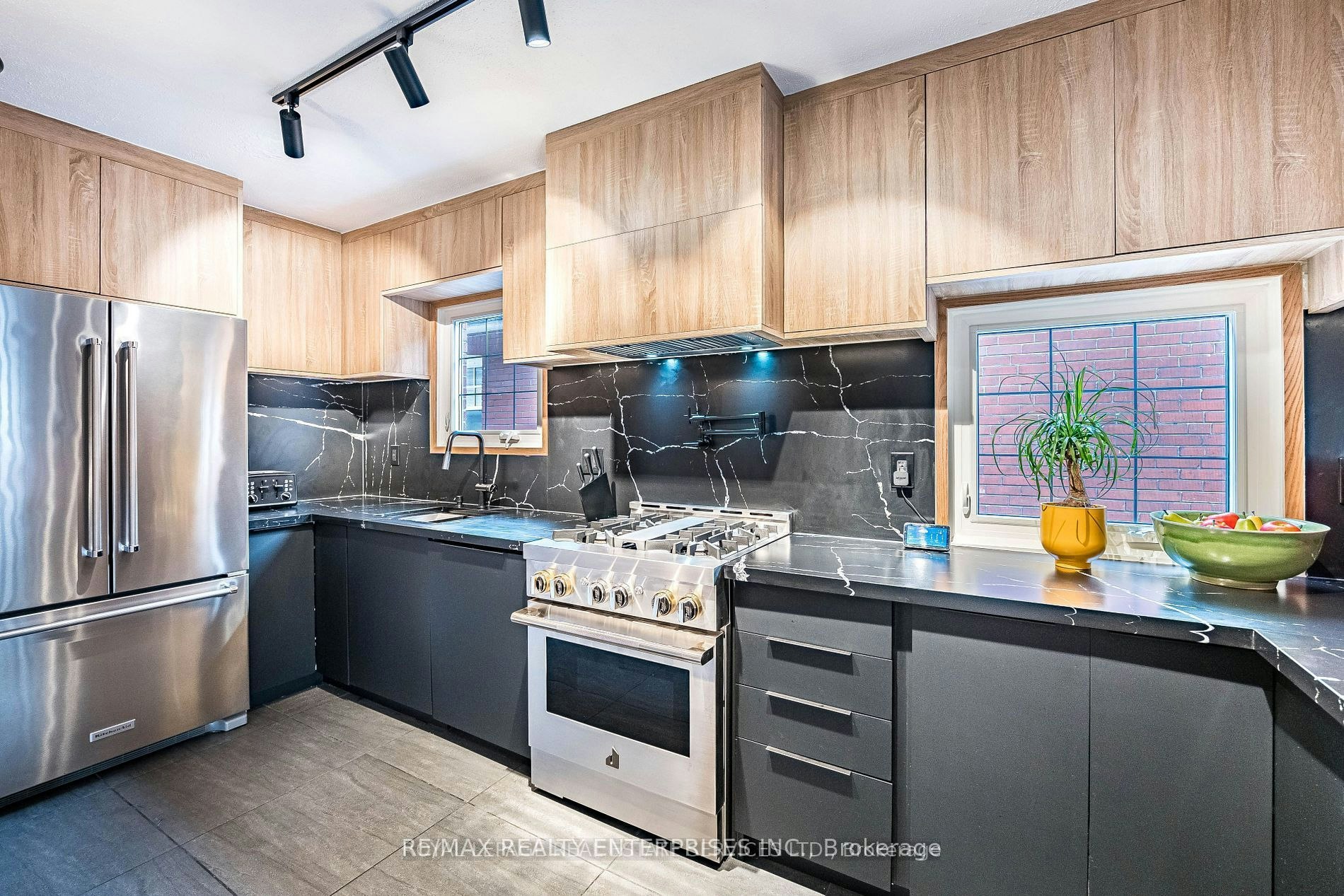 Upper Level-32 Seventh Street, Toronto, ON, M8V 3B2 - 5