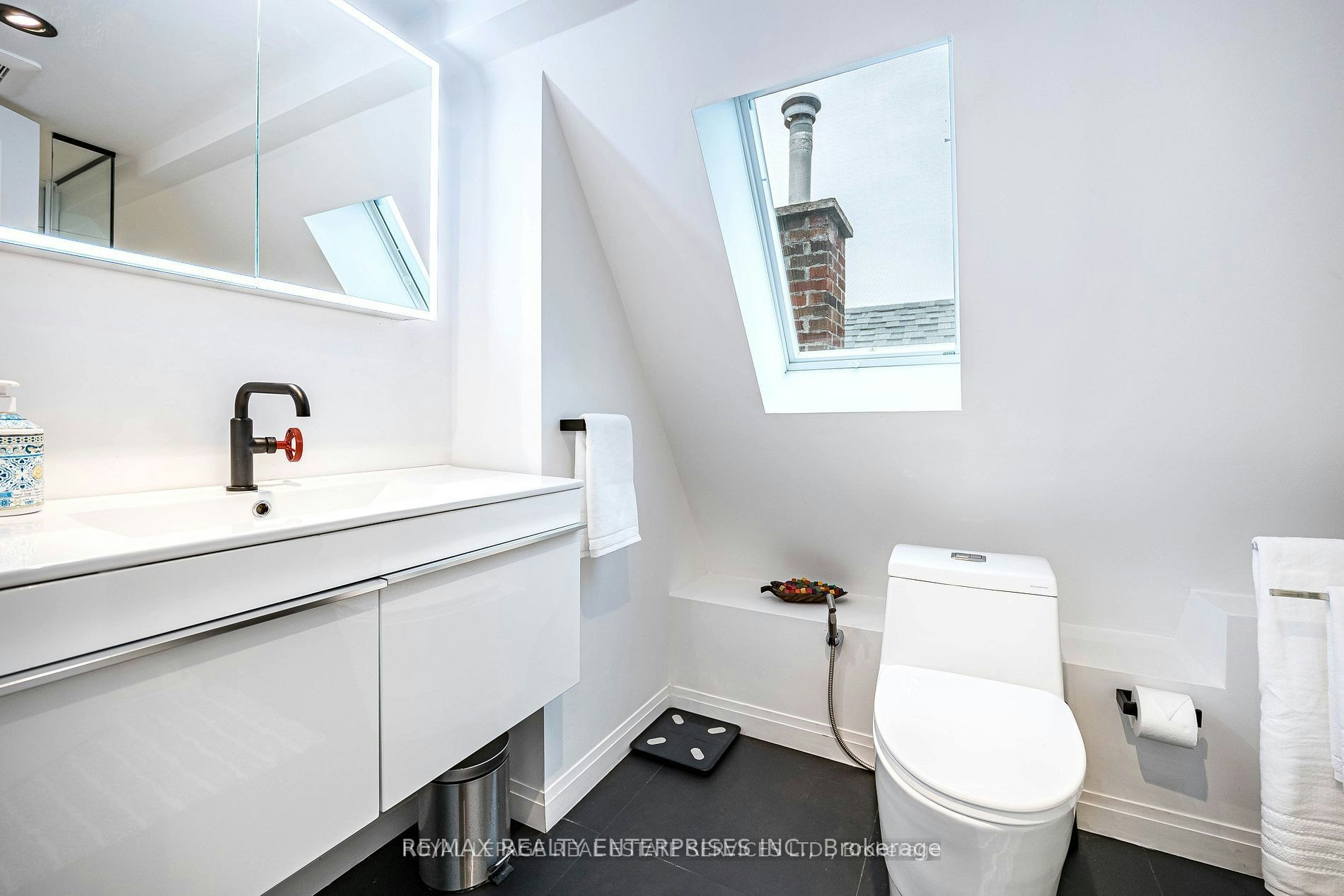 Upper Level-32 Seventh Street, Toronto, ON, M8V 3B2 - 9