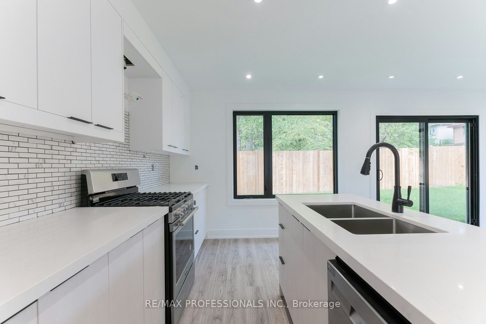 GRDNSUITE-38 Thirty Third Street, Toronto, ON, M8W 3H1 - 11