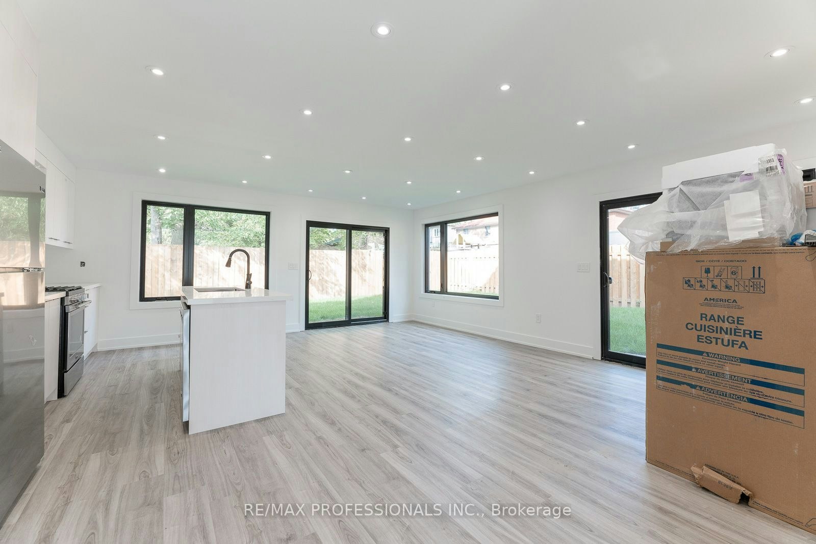 GRDNSUITE-38 Thirty Third Street, Toronto, ON, M8W 3H1 - 4