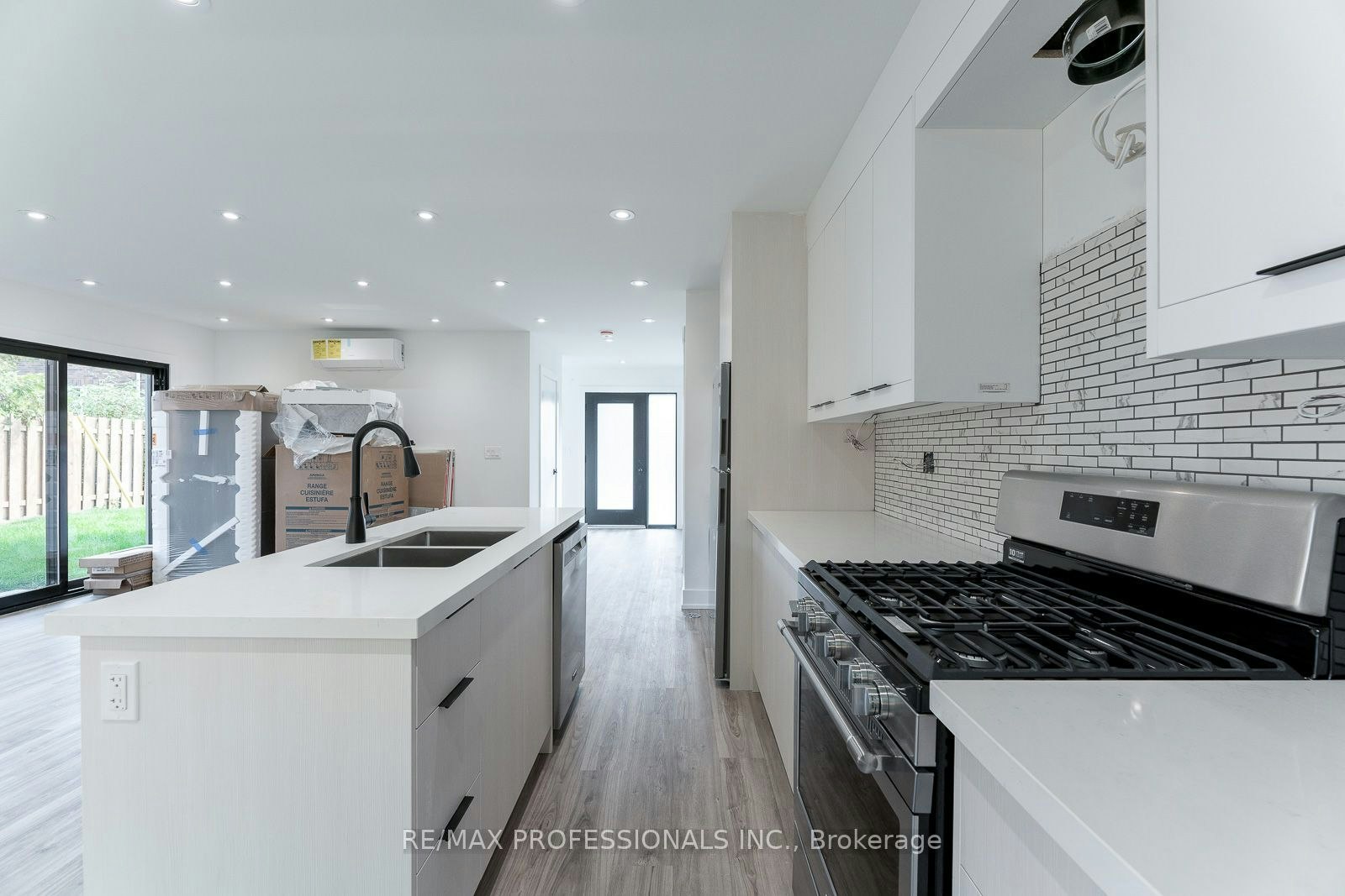 GRDNSUITE-38 Thirty Third Street, Toronto, ON, M8W 3H1 - 10