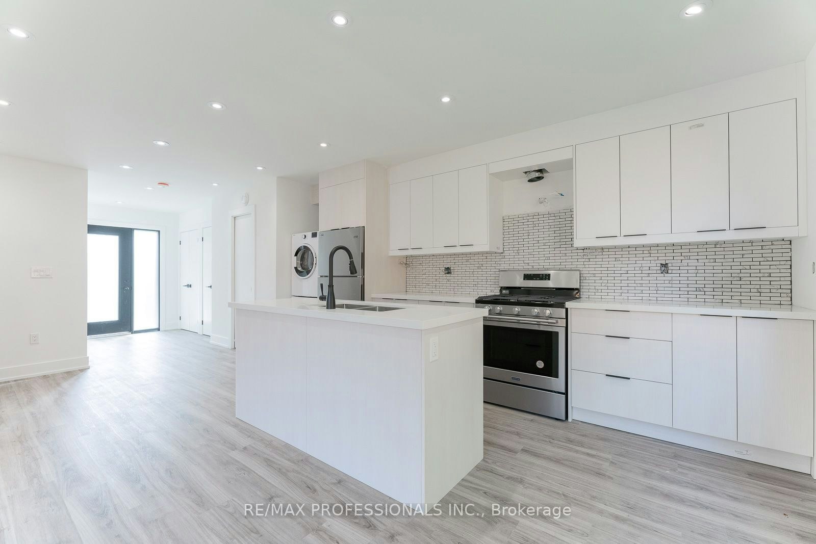 GRDNSUITE-38 Thirty Third Street, Toronto, ON, M8W 3H1 - 8