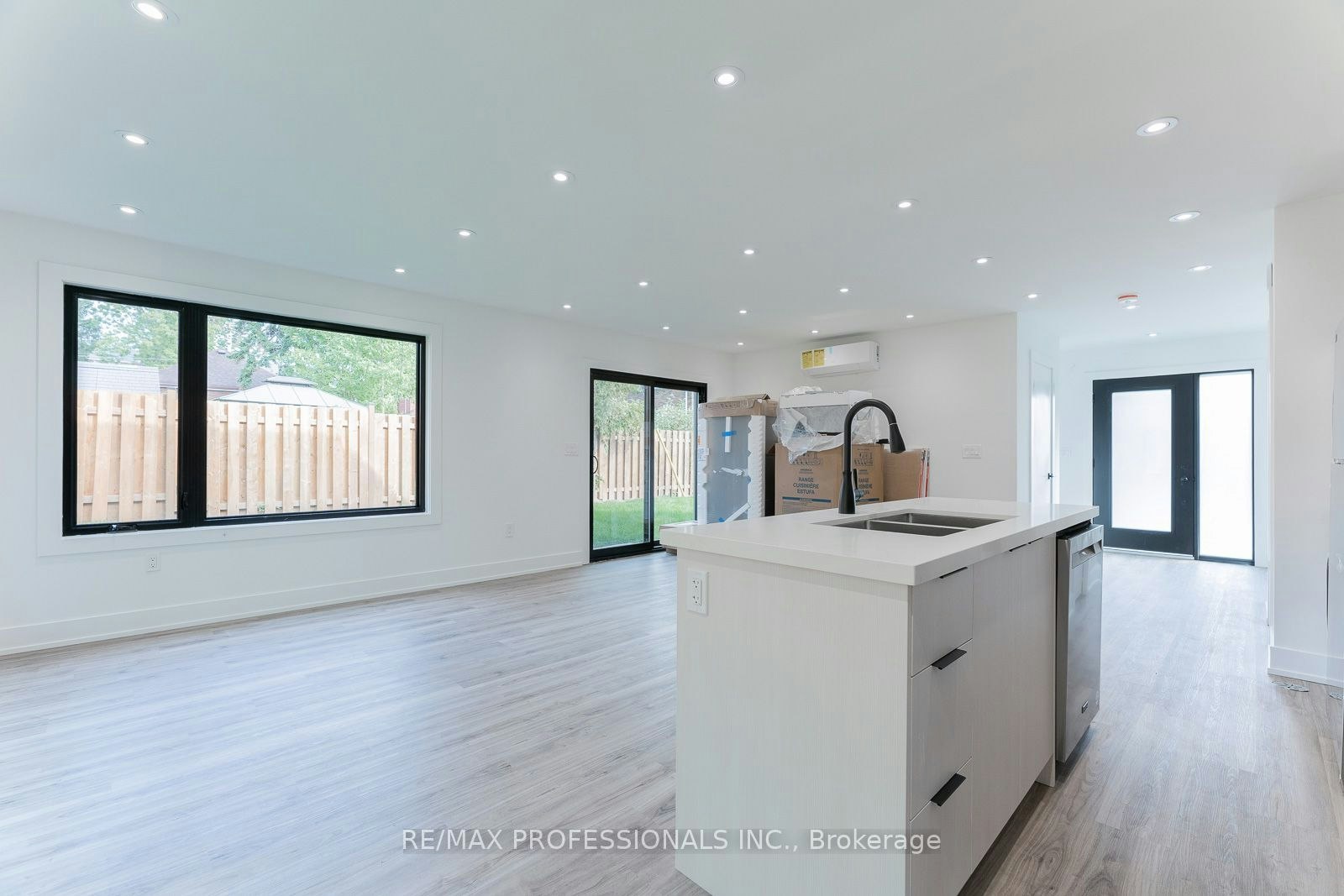 GRDNSUITE-38 Thirty Third Street, Toronto, ON, M8W 3H1 - 9