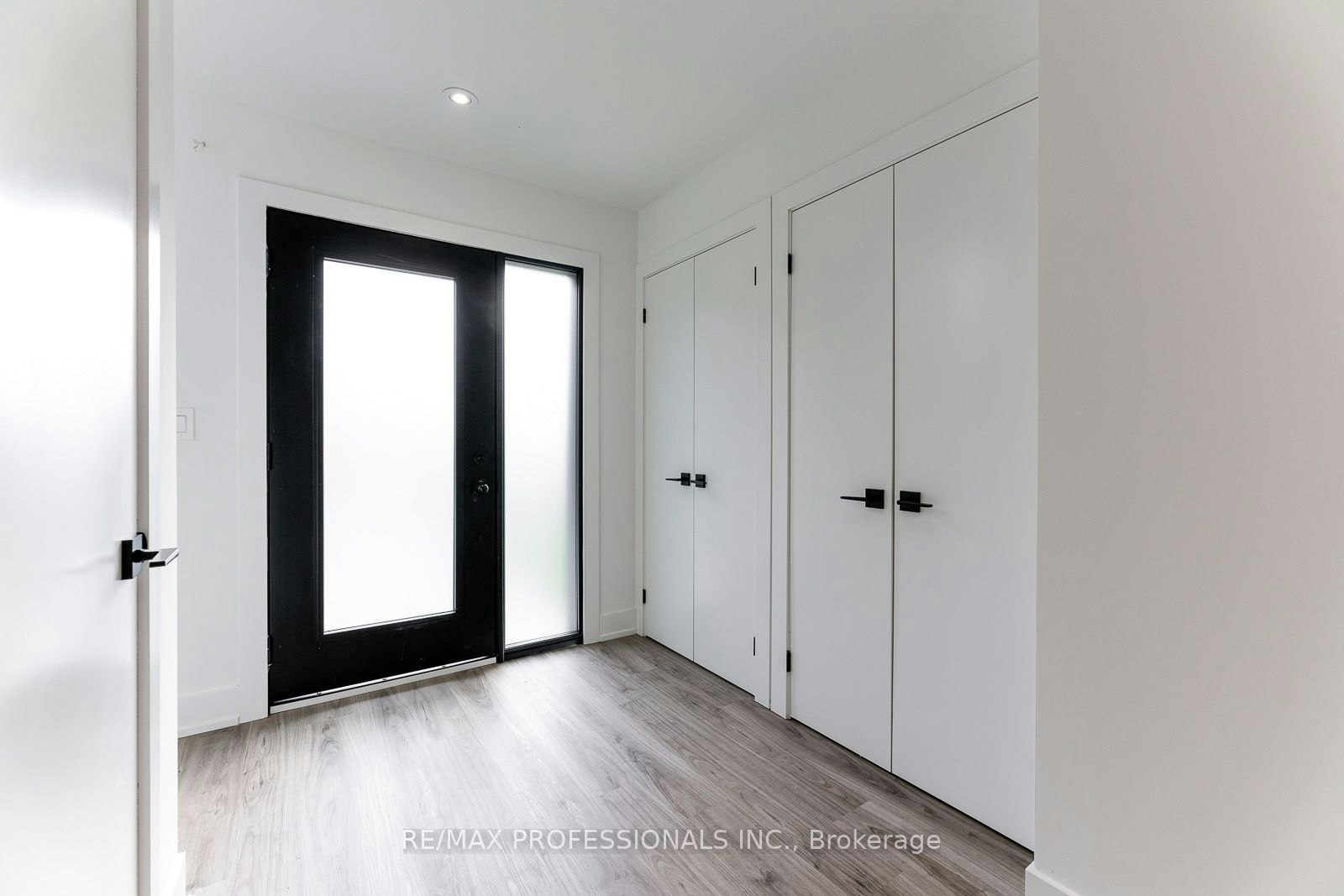 GRDNSUITE-38 Thirty Third Street, Toronto, ON, M8W 3H1 - 2