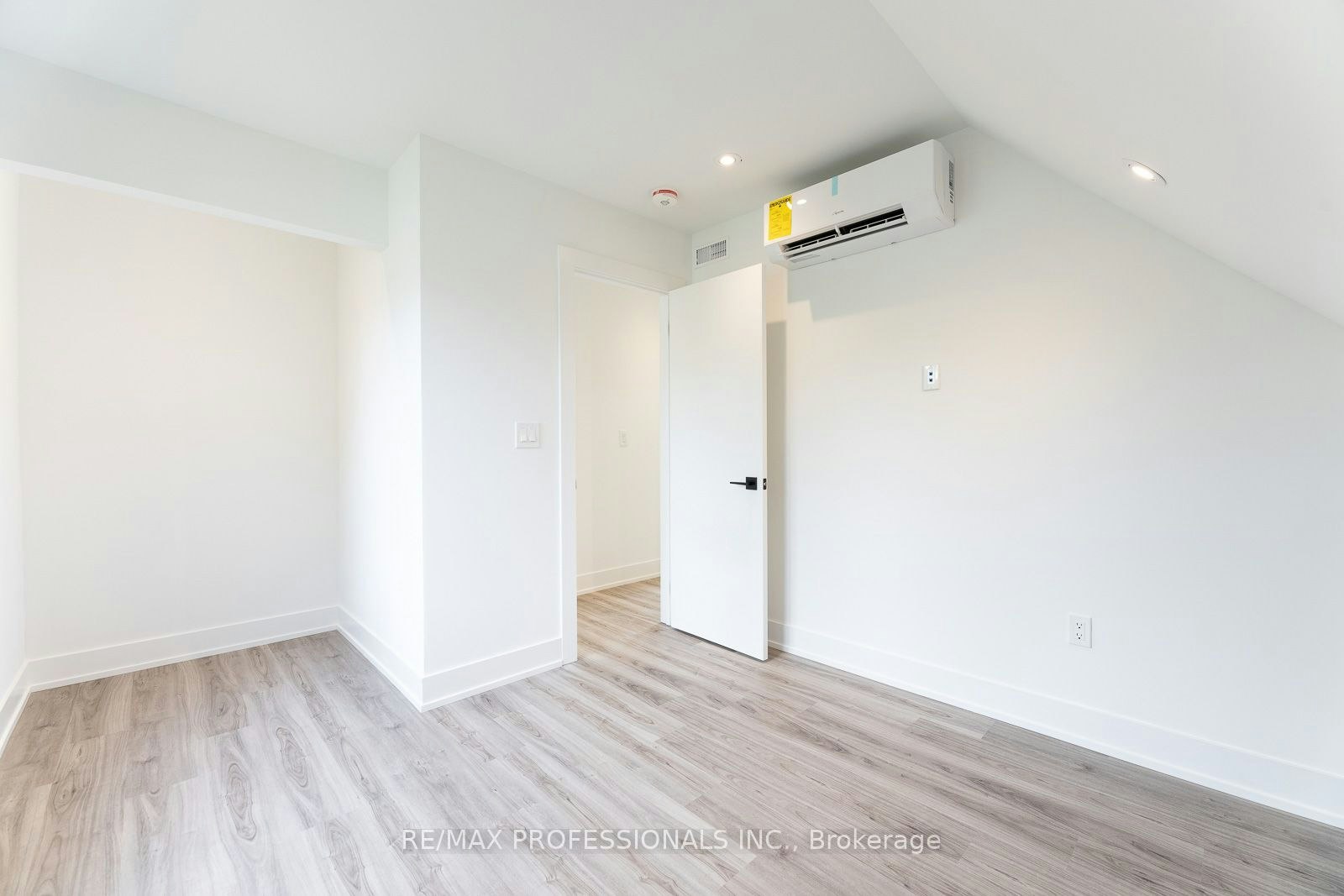 GRDNSUITE-38 Thirty Third Street, Toronto, ON, M8W 3H1 - 20