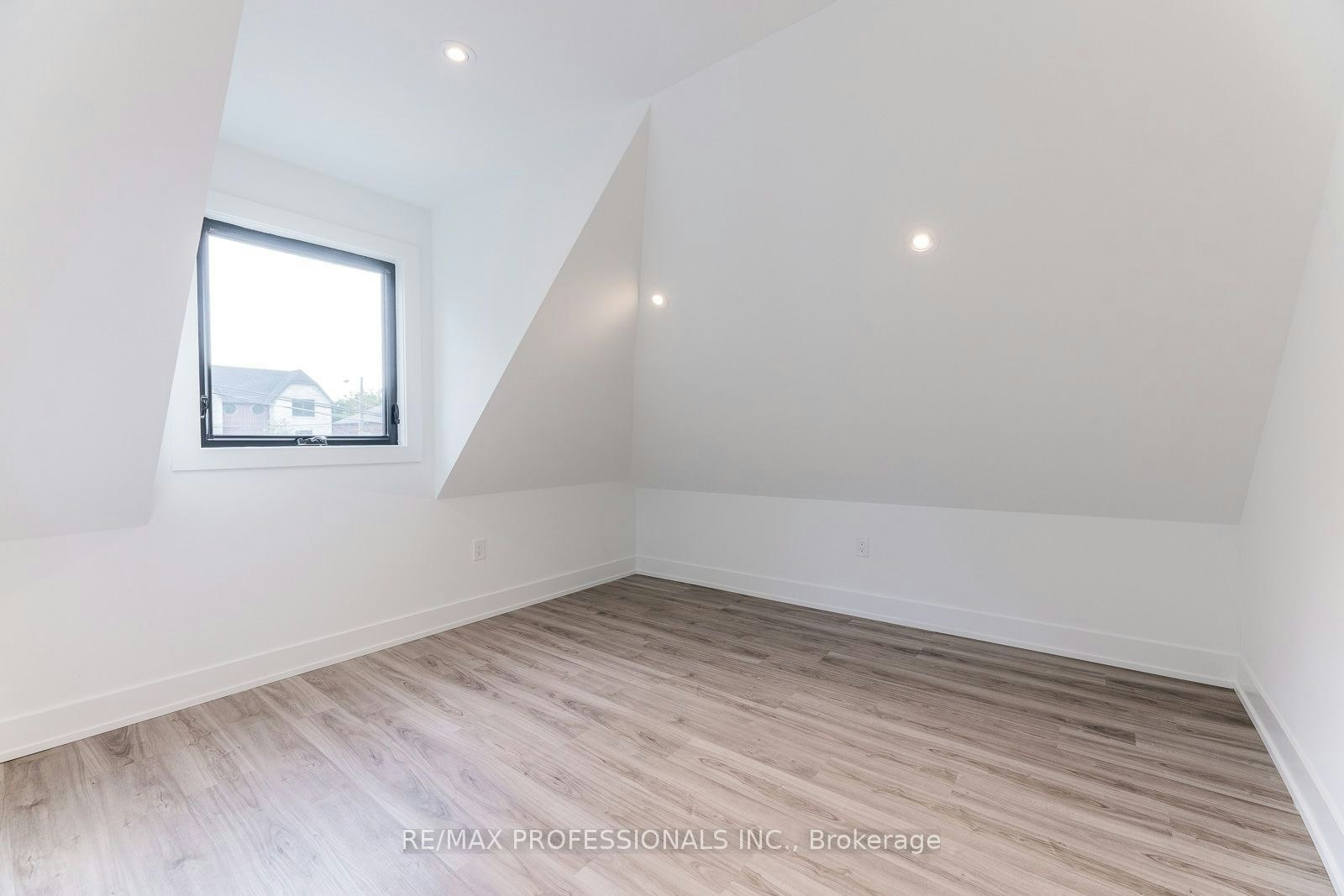 GRDNSUITE-38 Thirty Third Street, Toronto, ON, M8W 3H1 - 16