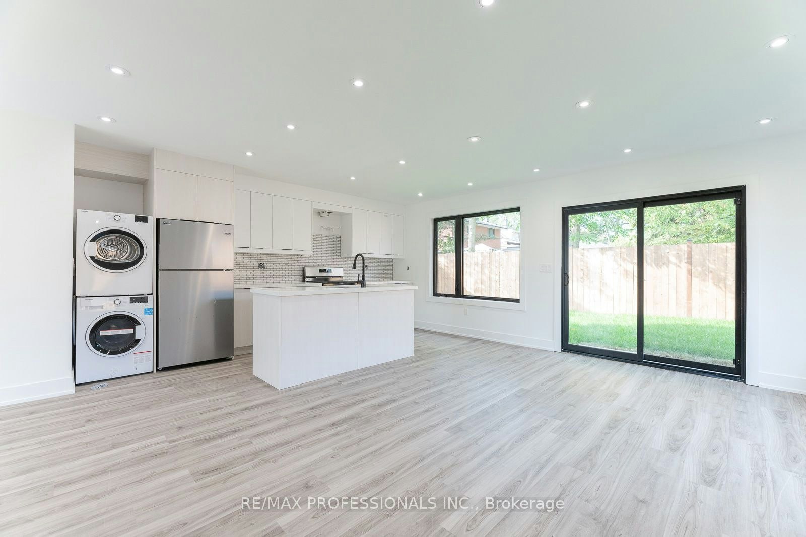GRDNSUITE-38 Thirty Third Street, Toronto, ON, M8W 3H1 - 5