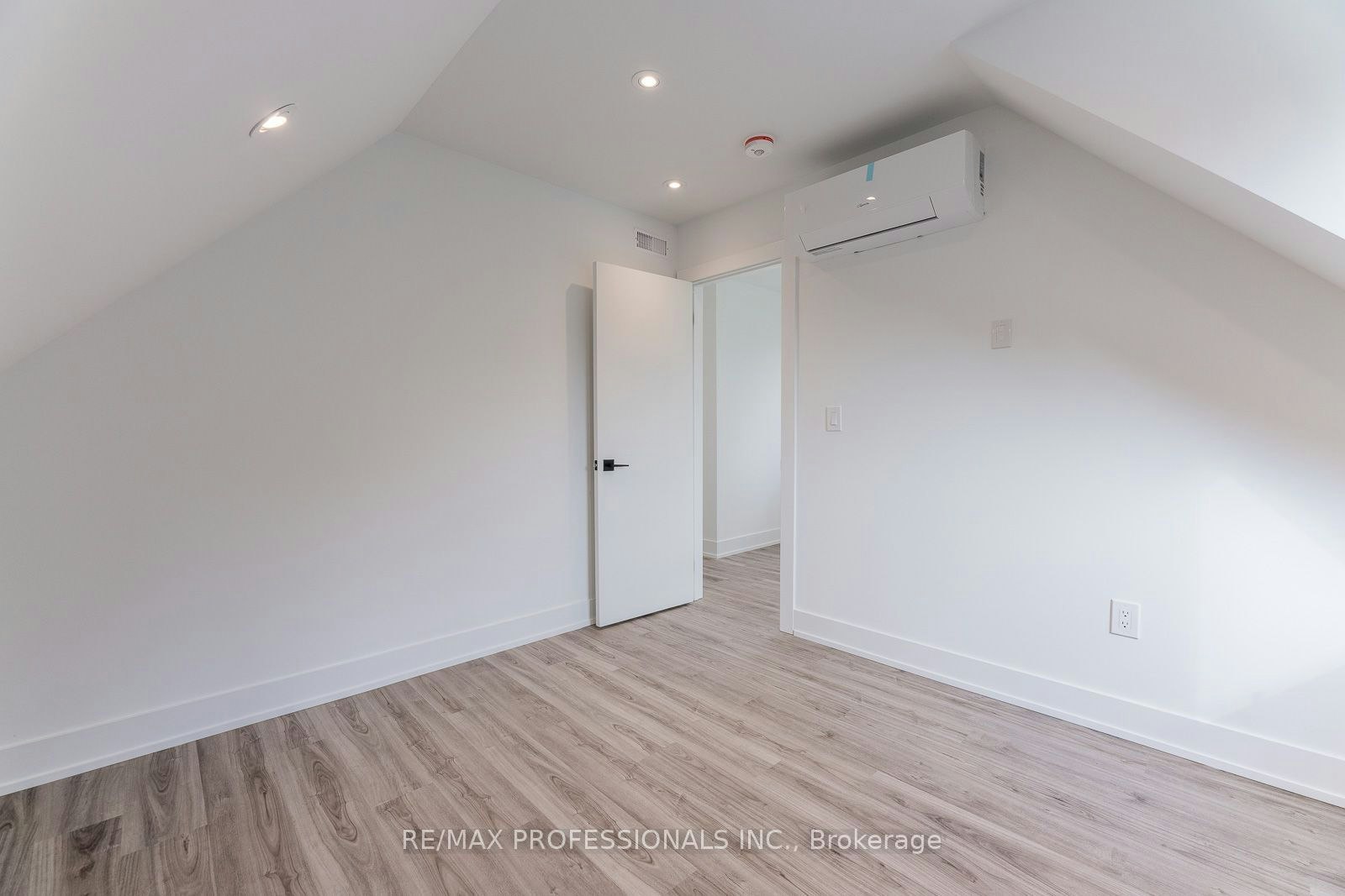 GRDNSUITE-38 Thirty Third Street, Toronto, ON, M8W 3H1 - 17