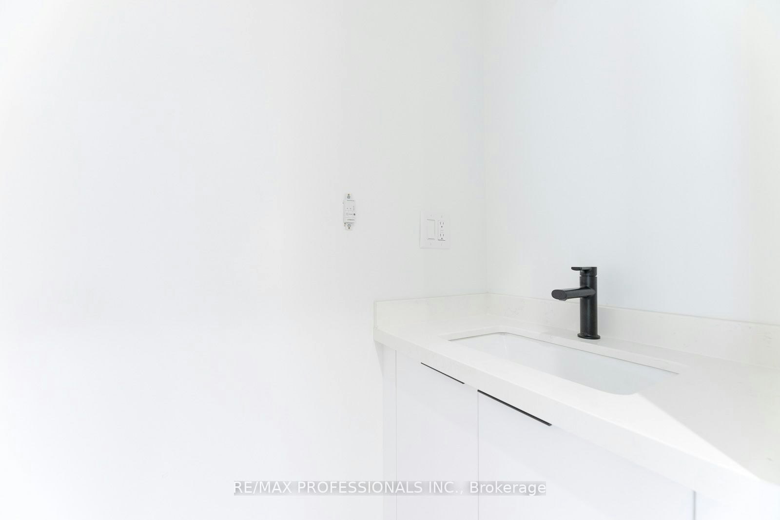 GRDNSUITE-38 Thirty Third Street, Toronto, ON, M8W 3H1 - 12