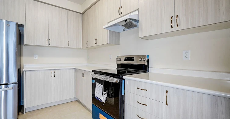 3175 Crystal Drive, Oakville, ON, L6M 0W8 - 12