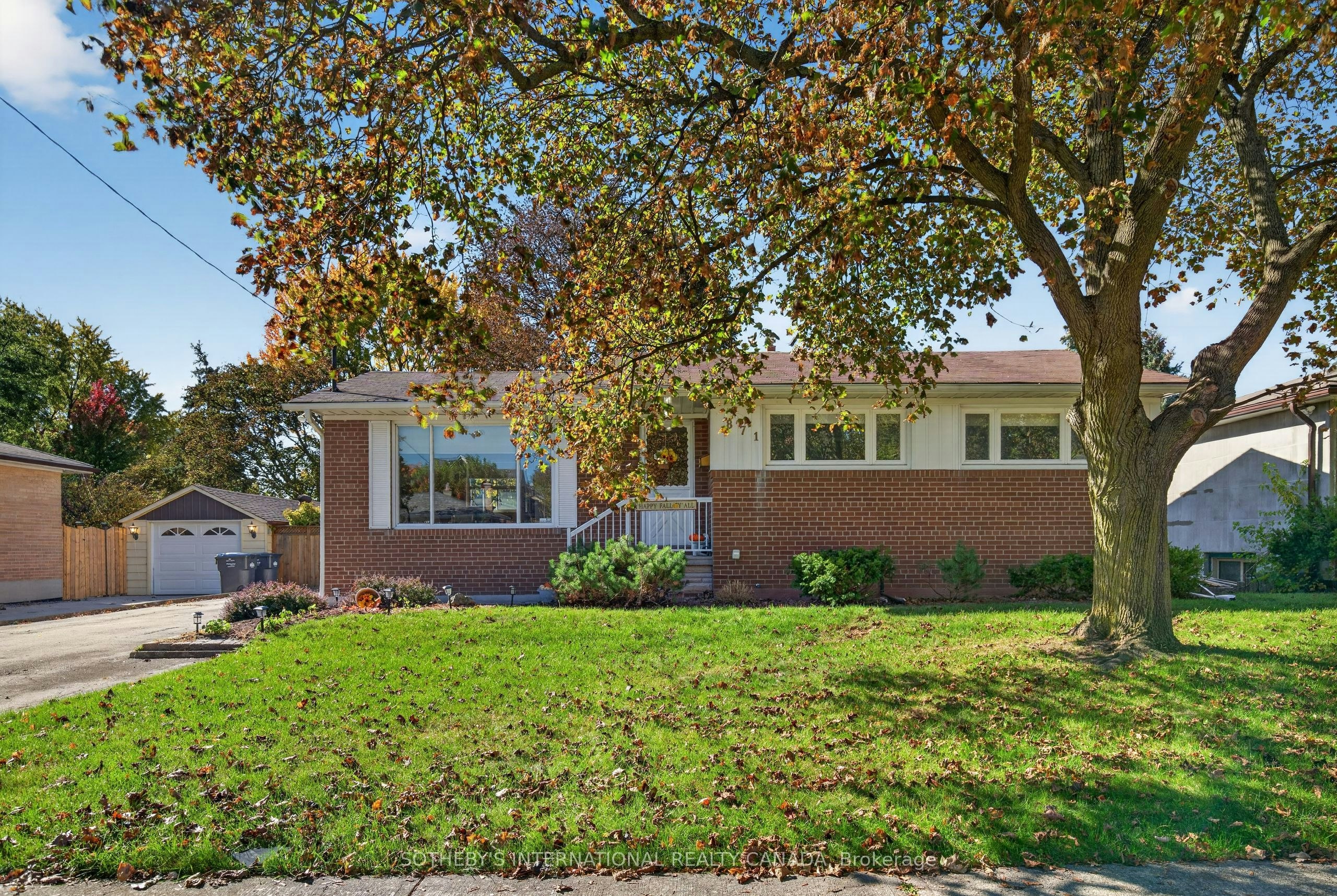 871 Mississauga Valley Boulevard, Mississauga, ON, L5A 1Z7