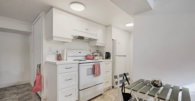 Lower-471 Gilbert Avenue, Toronto, ON, M6E 4X4 - 4