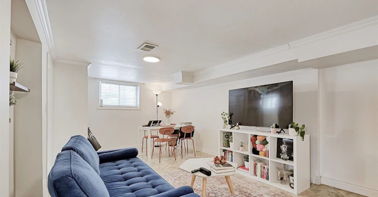 Lower-471 Gilbert Avenue, Toronto, ON, M6E 4X4 - 2