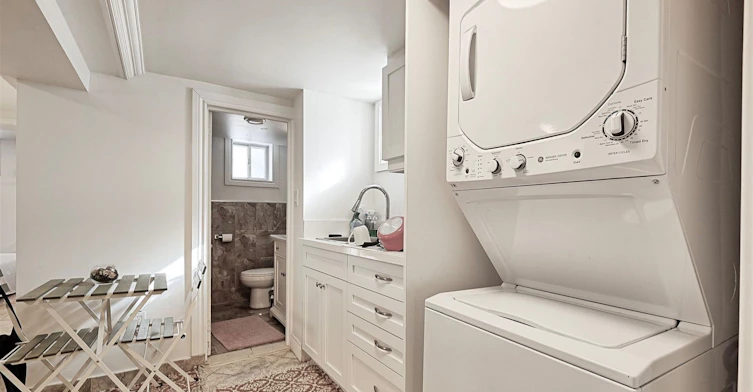 Lower-471 Gilbert Avenue, Toronto, ON, M6E 4X4 - 7