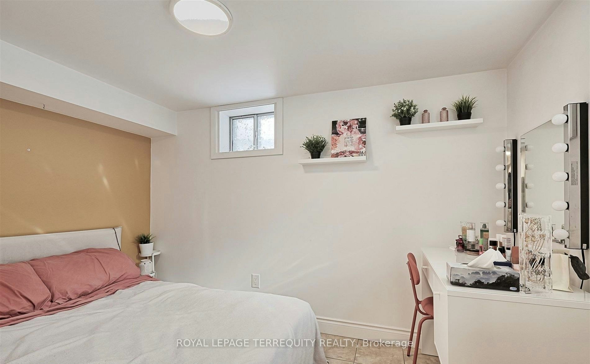 Lower-471 Gilbert Avenue, Toronto, ON, M6E 4X4 - 8